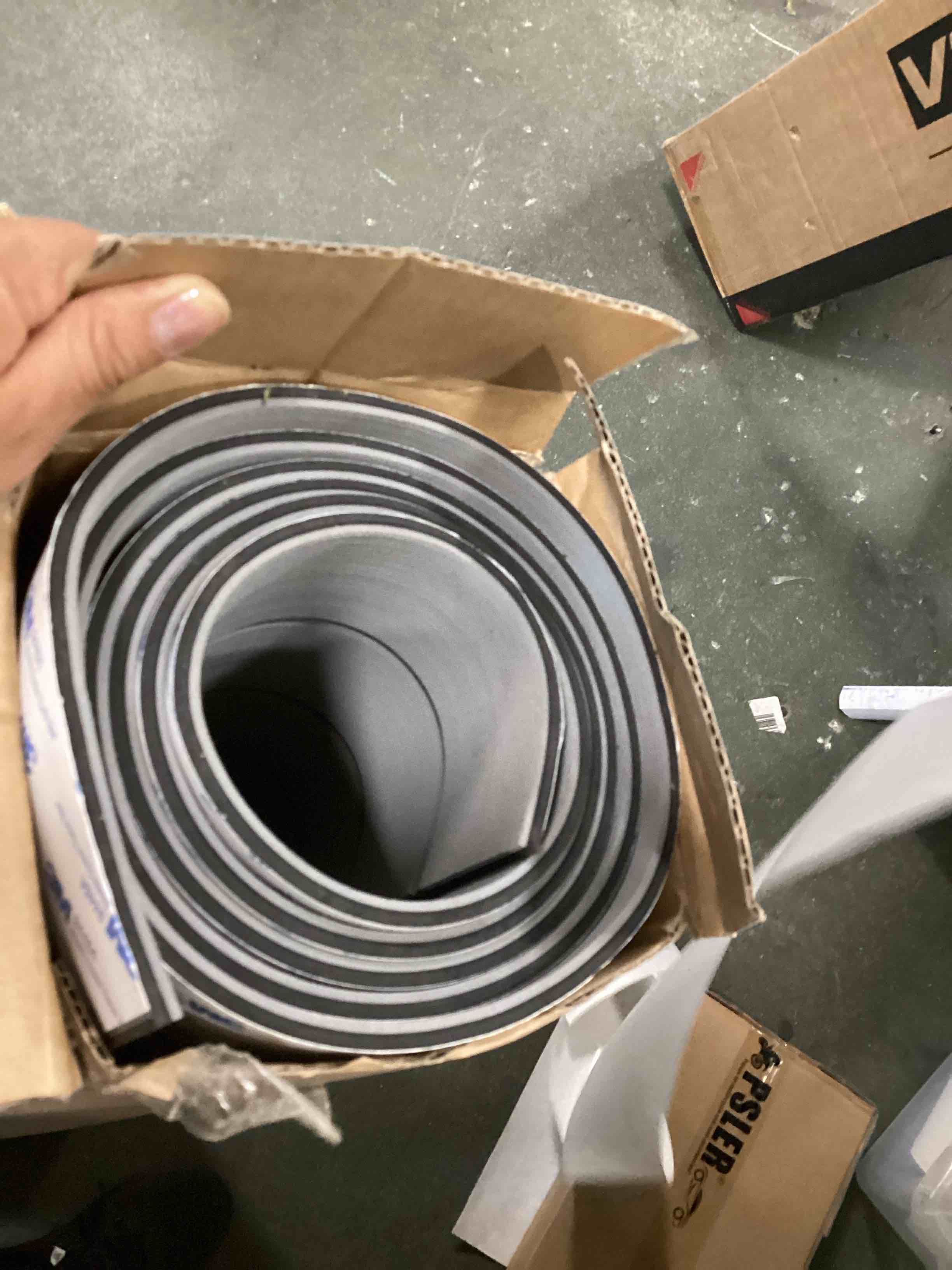 https://s3.amazonaws.com/lotting-images-prod/bidfta/BRN0198524_1726805188524.jpeg