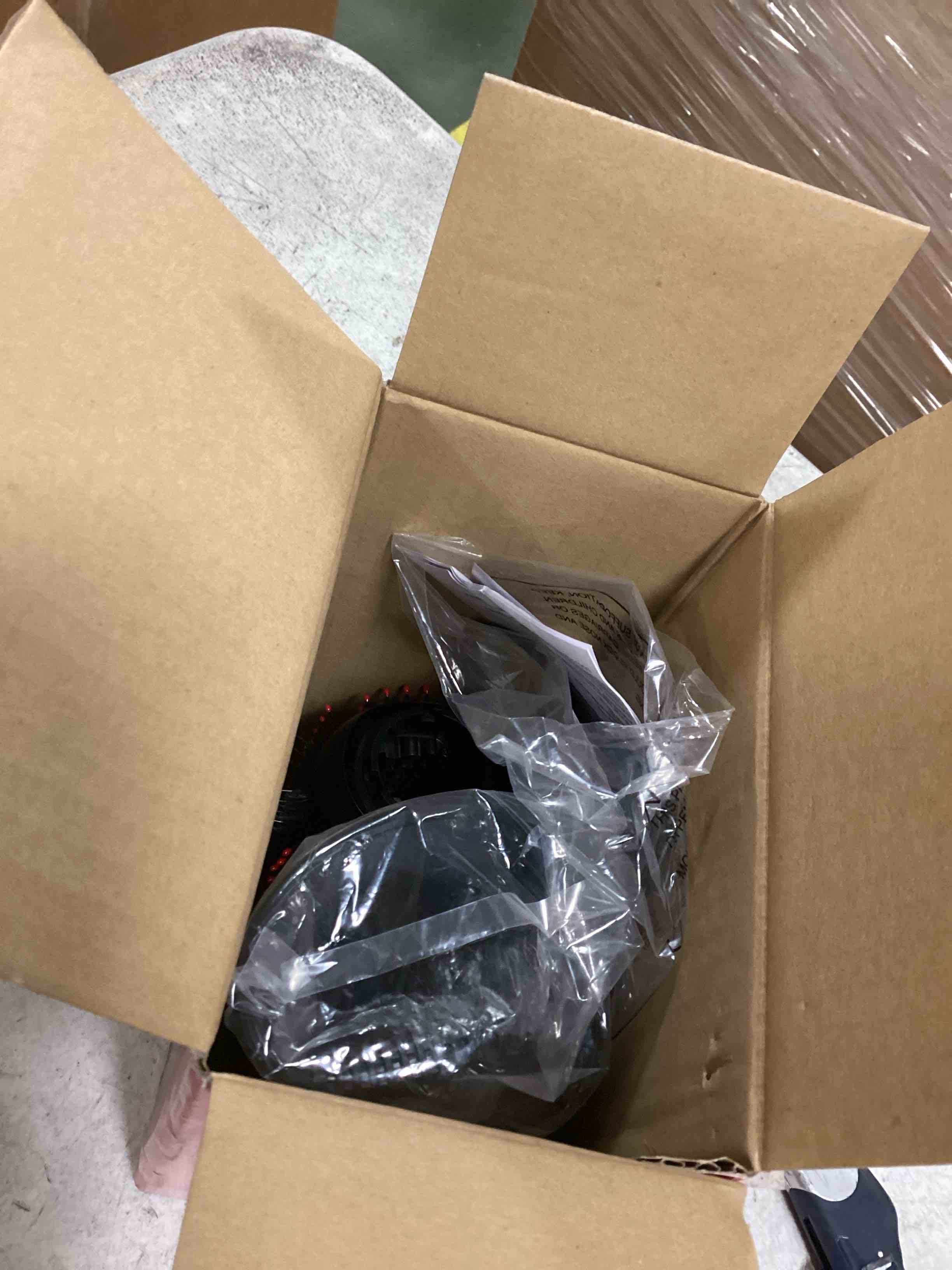 https://s3.amazonaws.com/lotting-images-prod/bidfta/BRN0198875_1726540978359.jpeg
