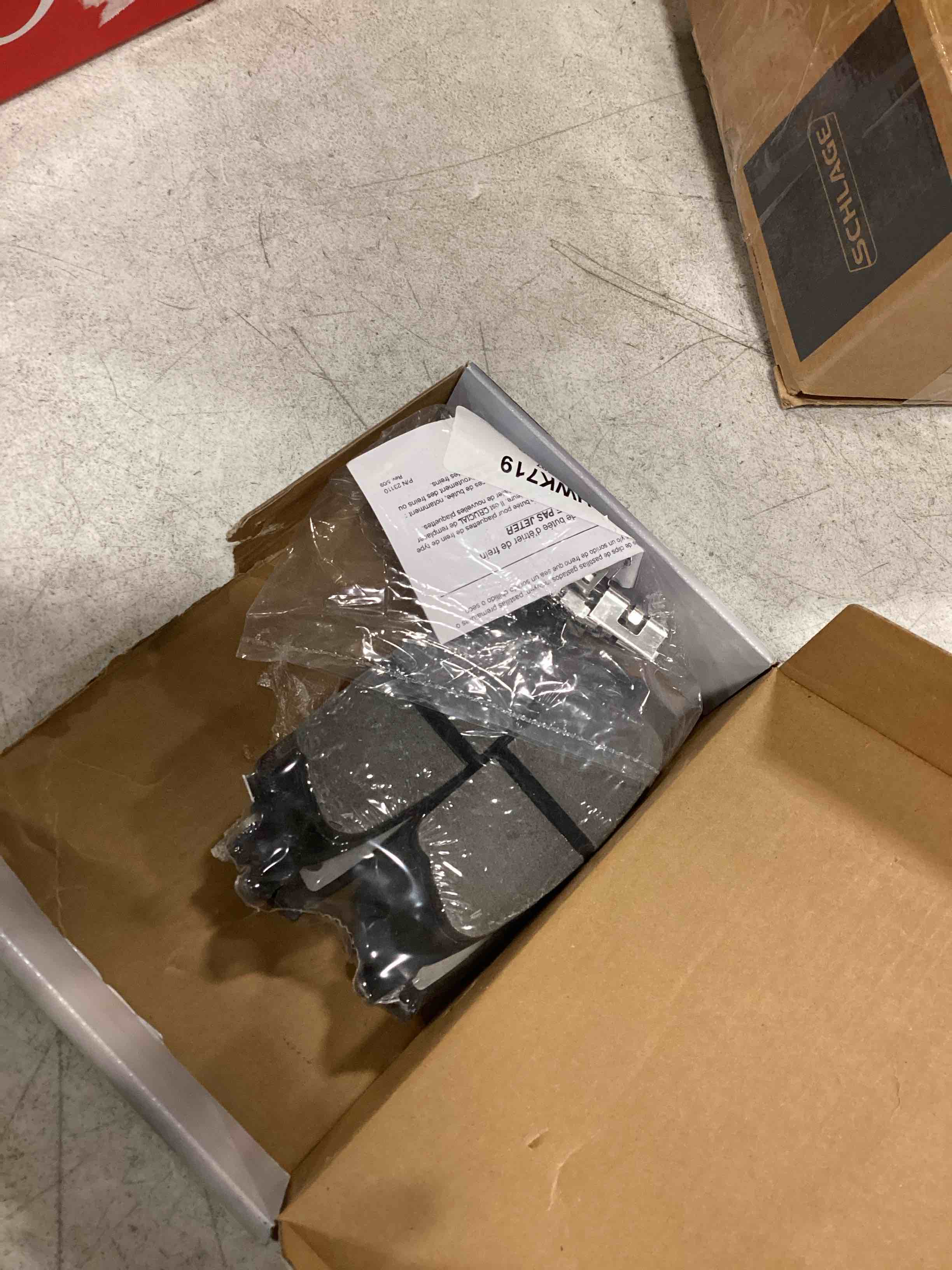 https://s3.amazonaws.com/lotting-images-prod/bidfta/BRN0198878_1726540796496.jpeg
