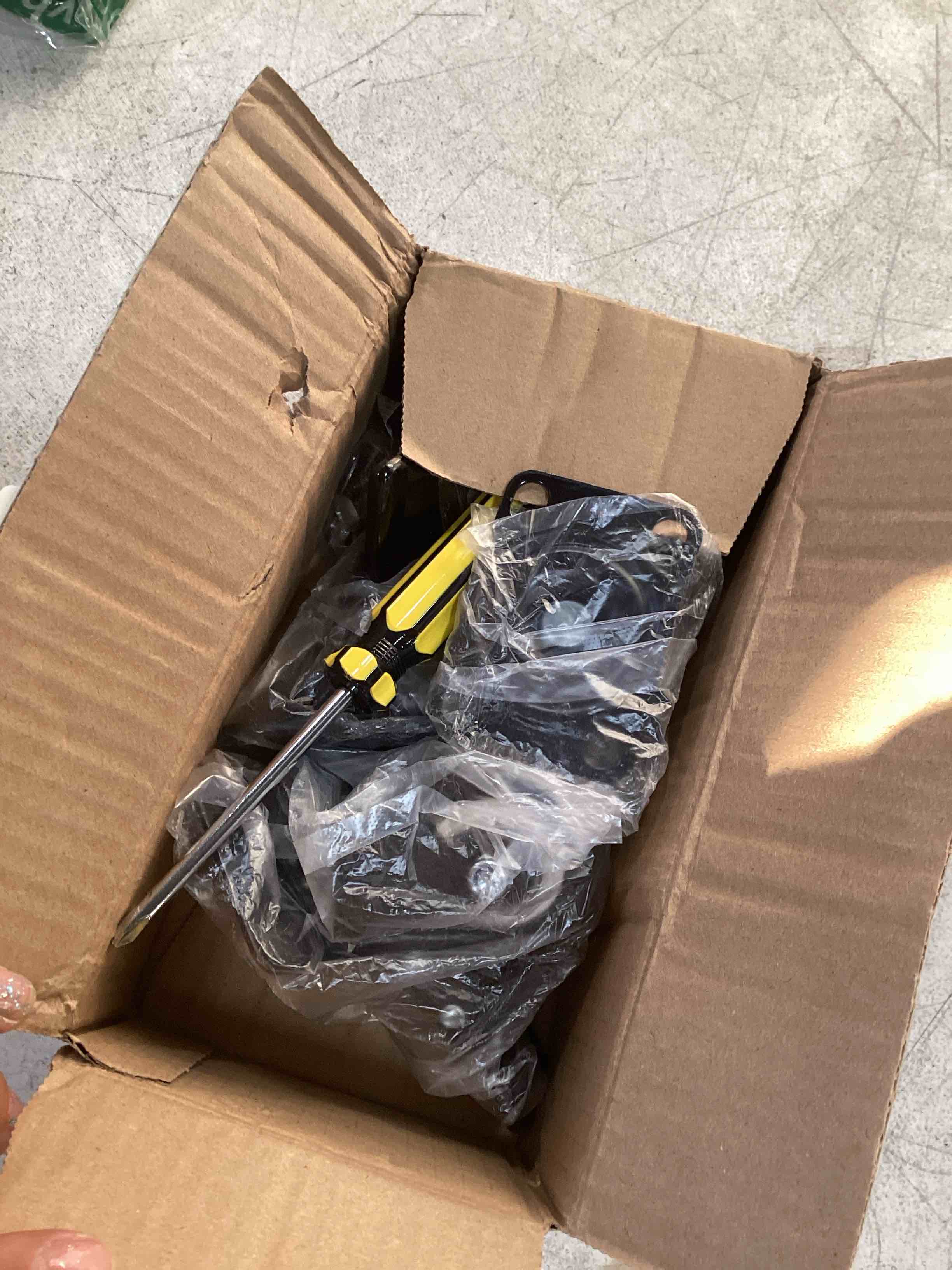 https://s3.amazonaws.com/lotting-images-prod/bidfta/BRN0199017_1726527301622.jpeg