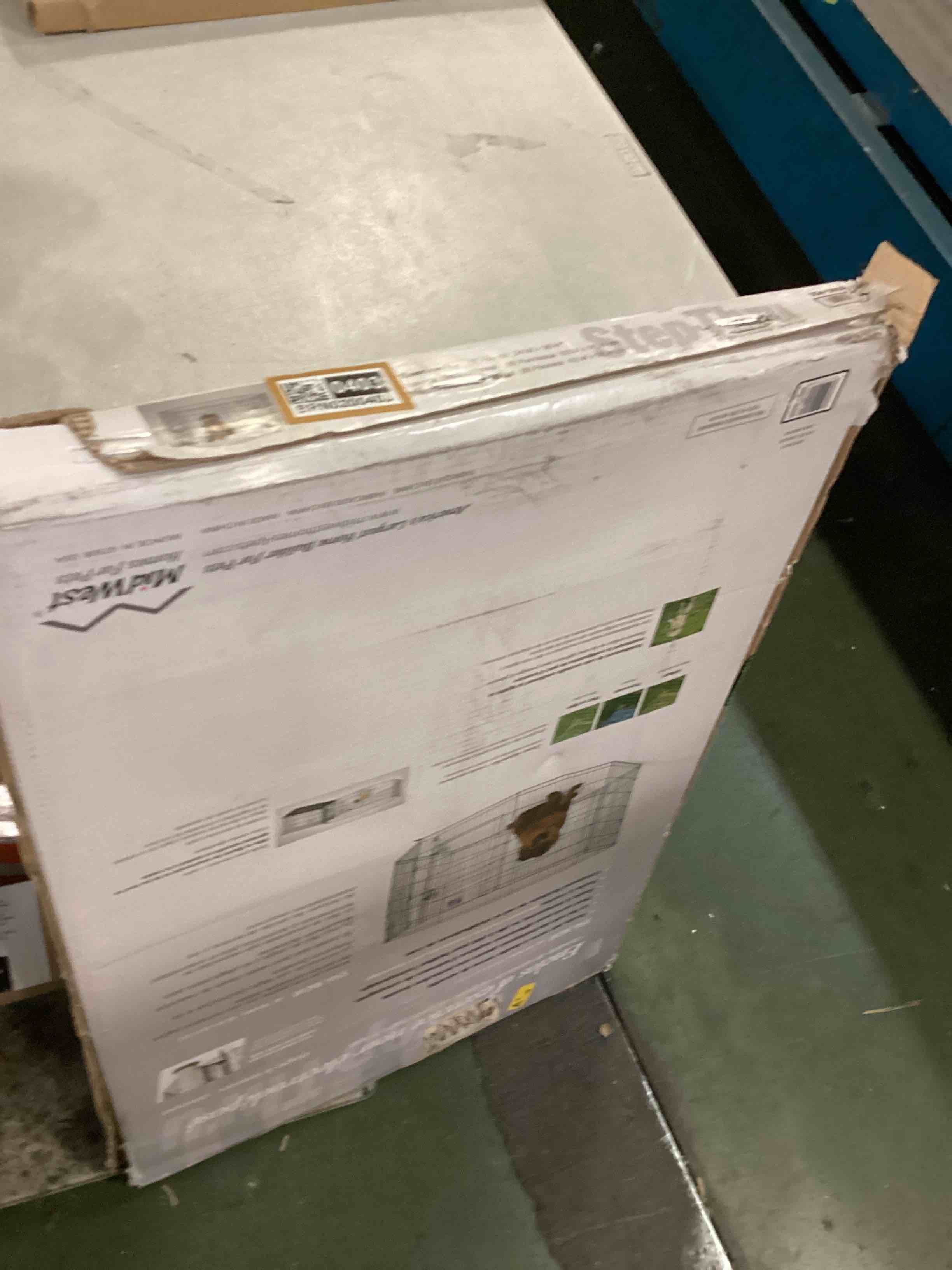 https://s3.amazonaws.com/lotting-images-prod/bidfta/BRN0200403_1727364463590.jpeg