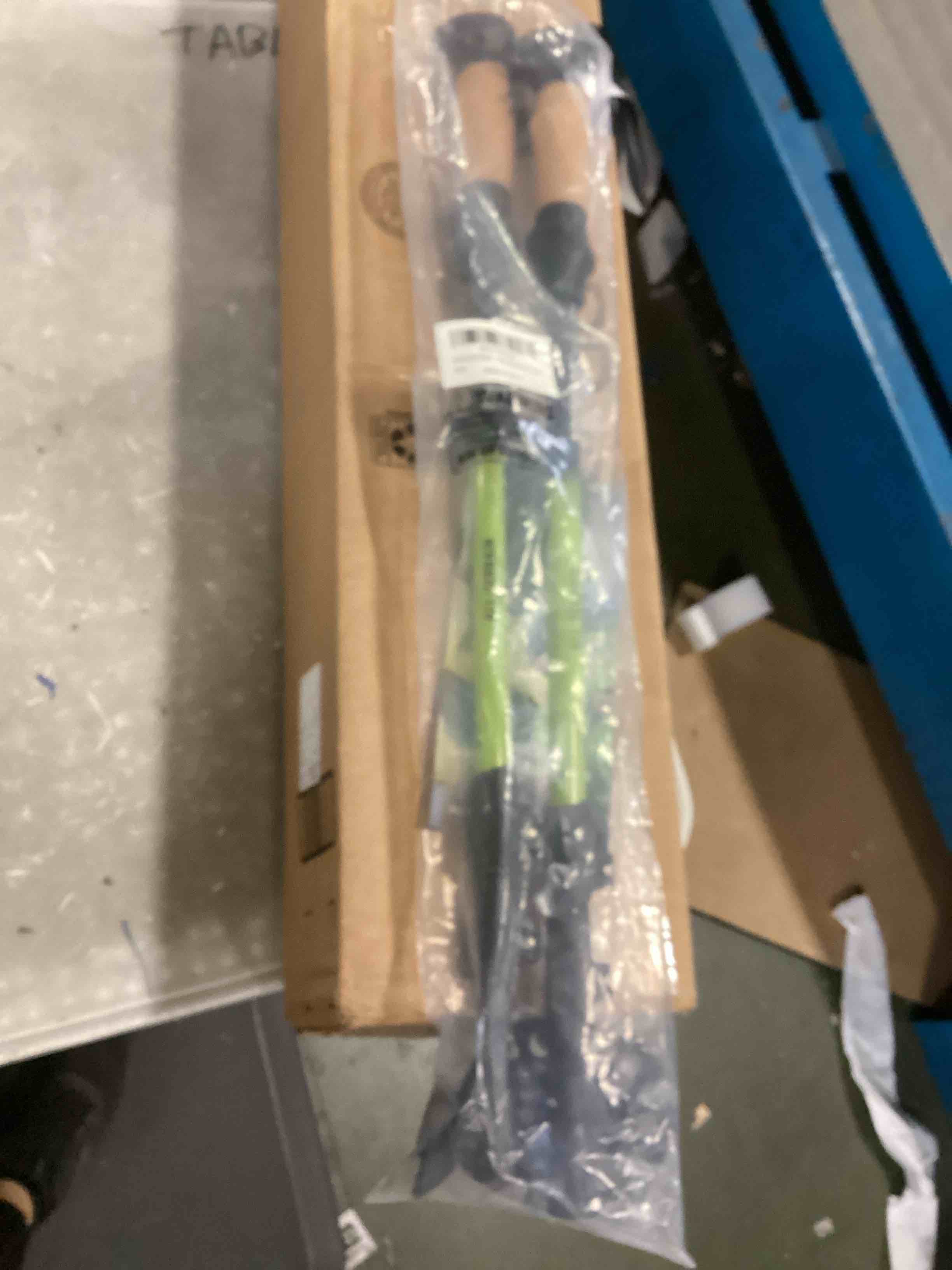 https://s3.amazonaws.com/lotting-images-prod/bidfta/BRN0200823_1727191636285.jpeg