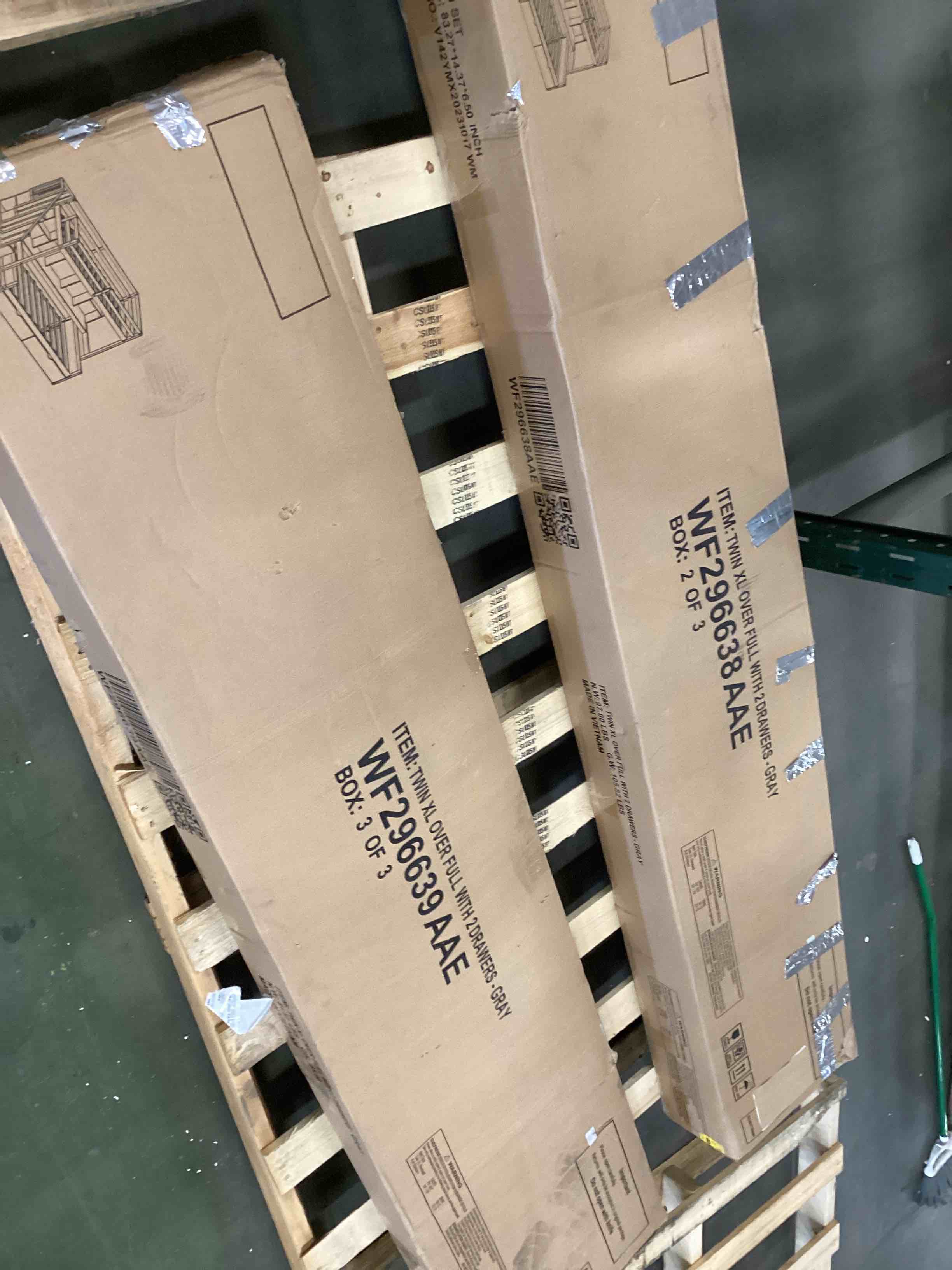 ( 2 Product boxes, box 2 and box 3 flattening box 1 ) Bunk Bed, Twin XL