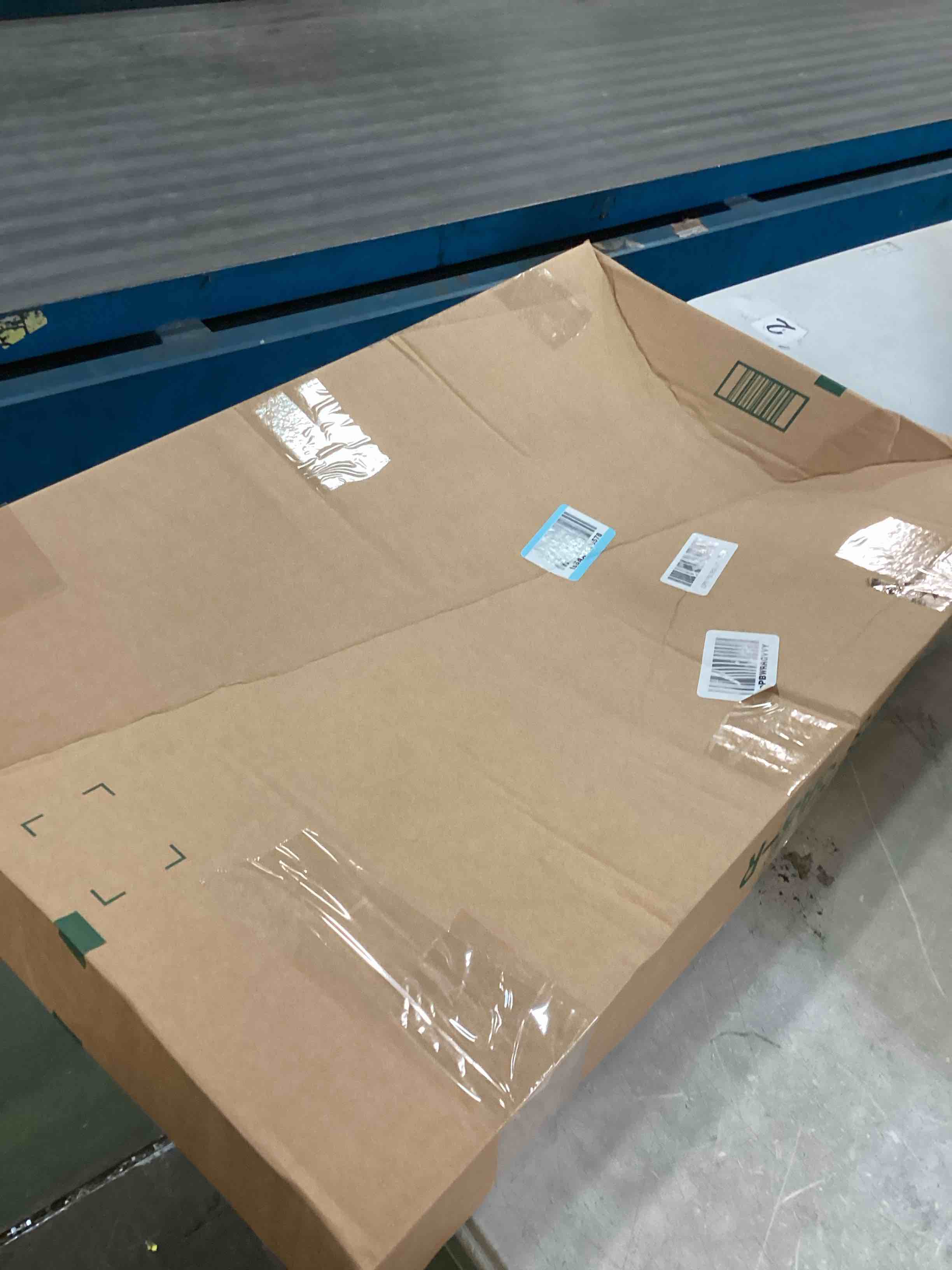https://s3.amazonaws.com/lotting-images-prod/bidfta/BRN0201960_1725565592366.jpeg