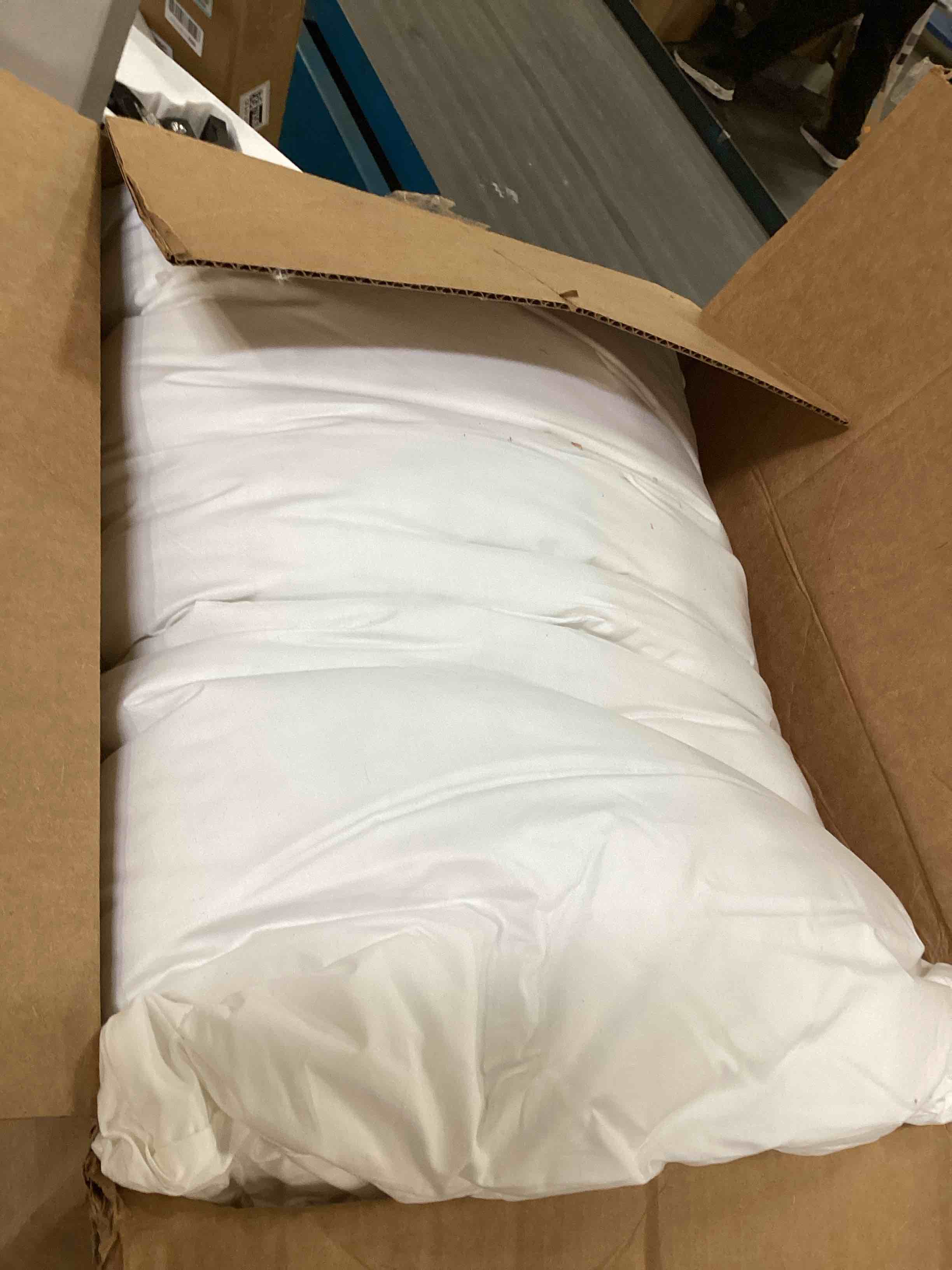 https://s3.amazonaws.com/lotting-images-prod/bidfta/BRN0209998_1726153090363.jpeg