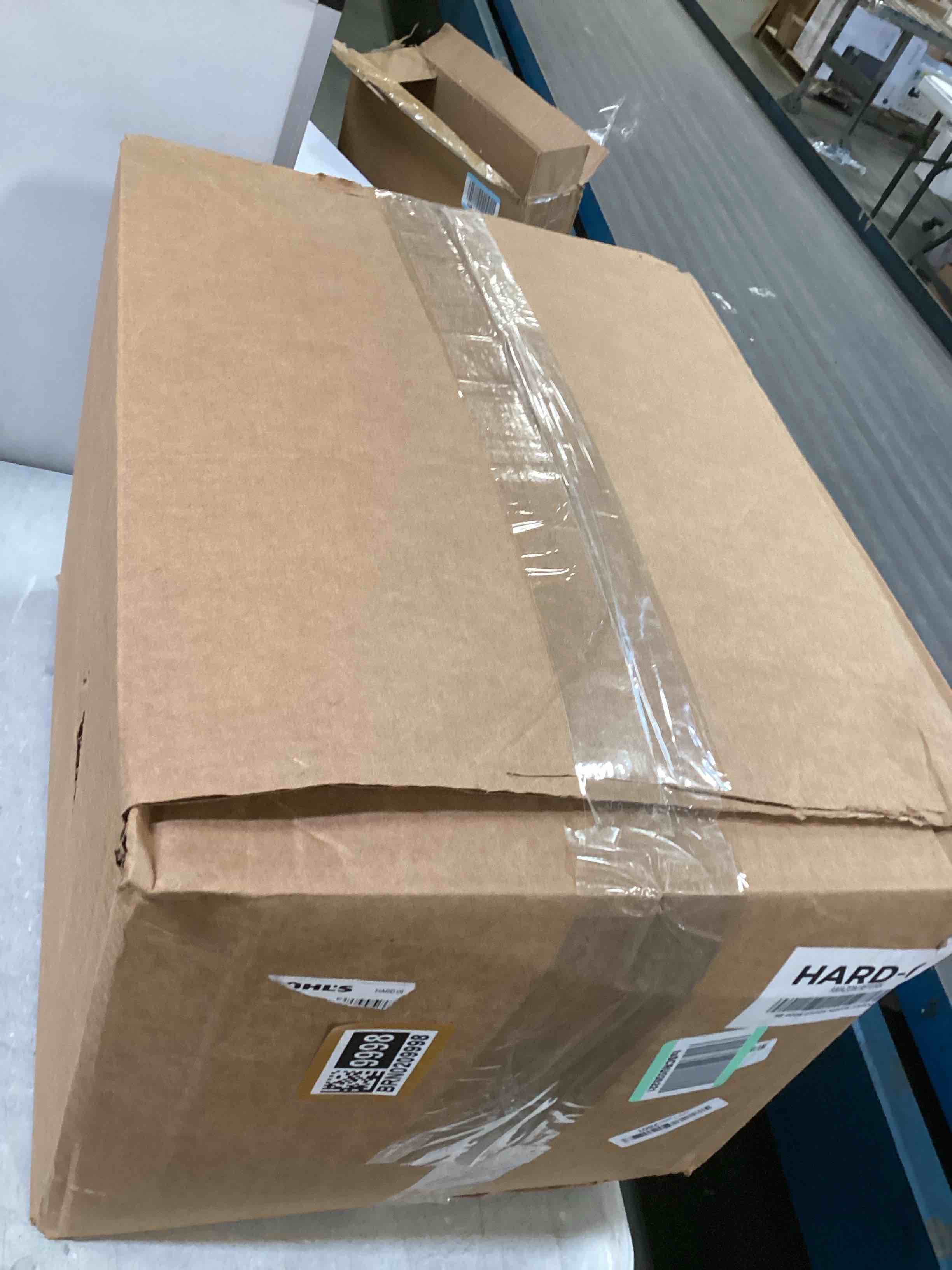 https://s3.amazonaws.com/lotting-images-prod/bidfta/BRN0209998_1726153107713.jpeg