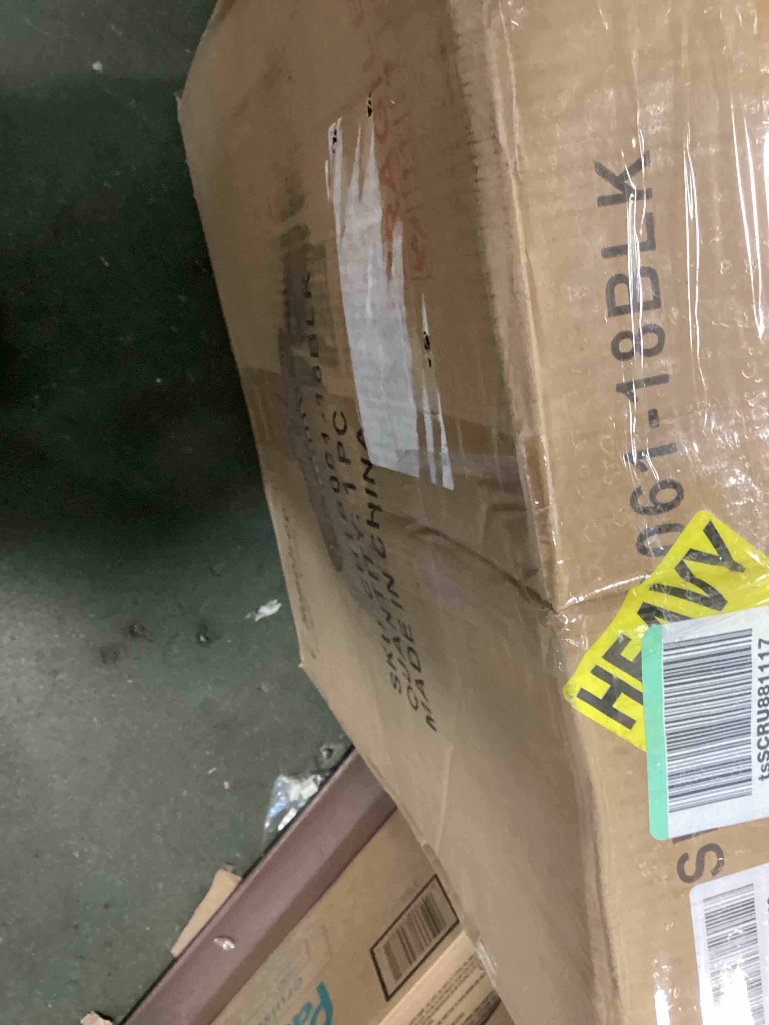 https://s3.amazonaws.com/lotting-images-prod/bidfta/BRN0211040_1726170337101.jpeg