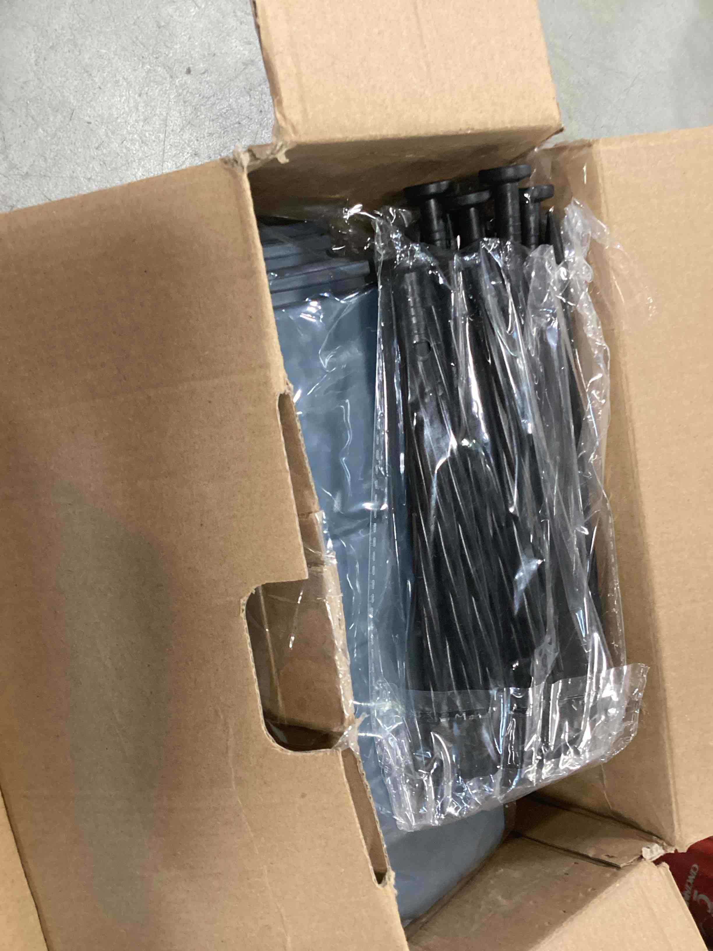 EasyFlex NoDig Landscape Edging with Anchoring Spikes, 2.7 in Tall