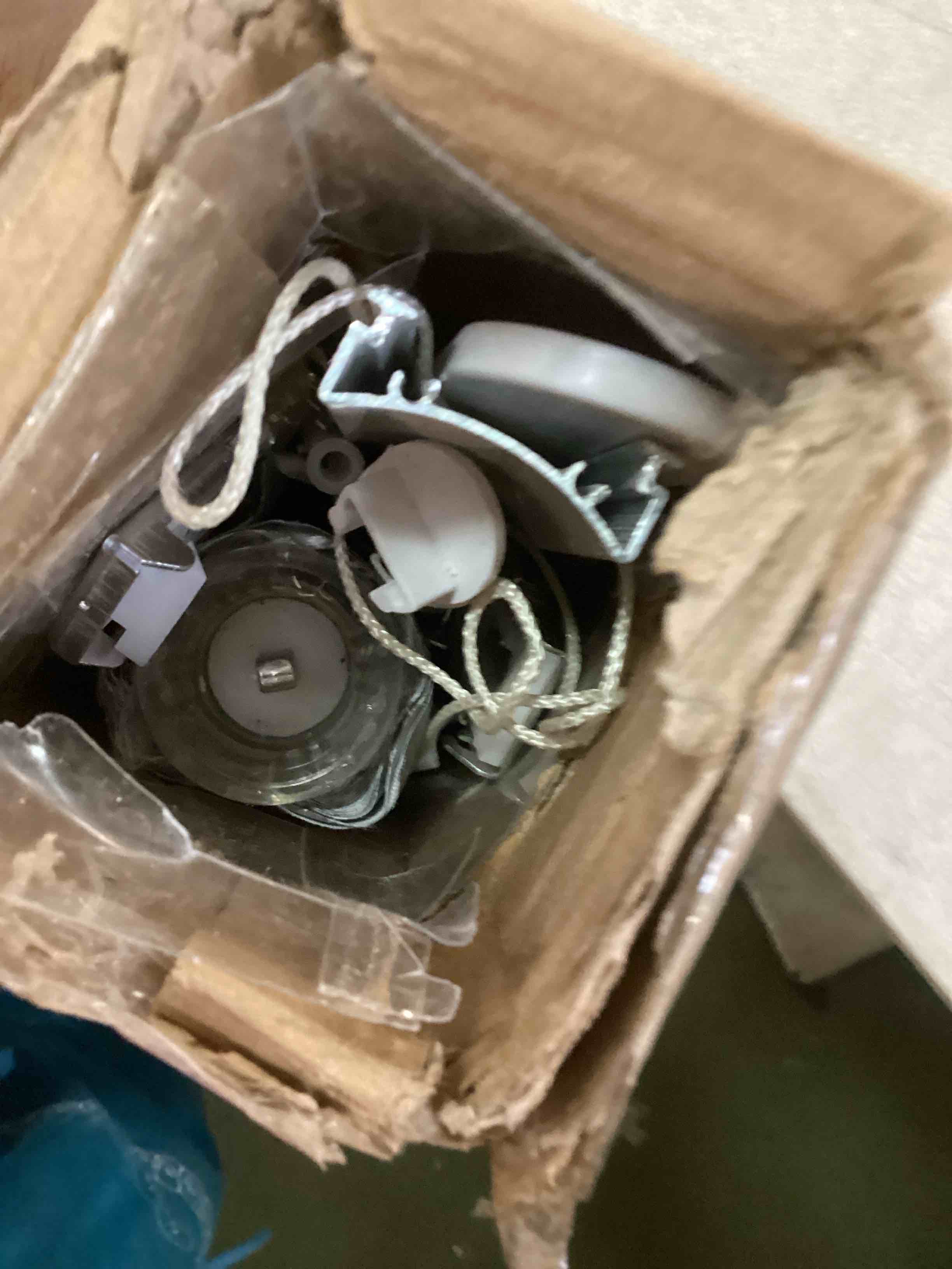 https://s3.amazonaws.com/lotting-images-prod/bidfta/BRN0217623_1726256914810.jpeg