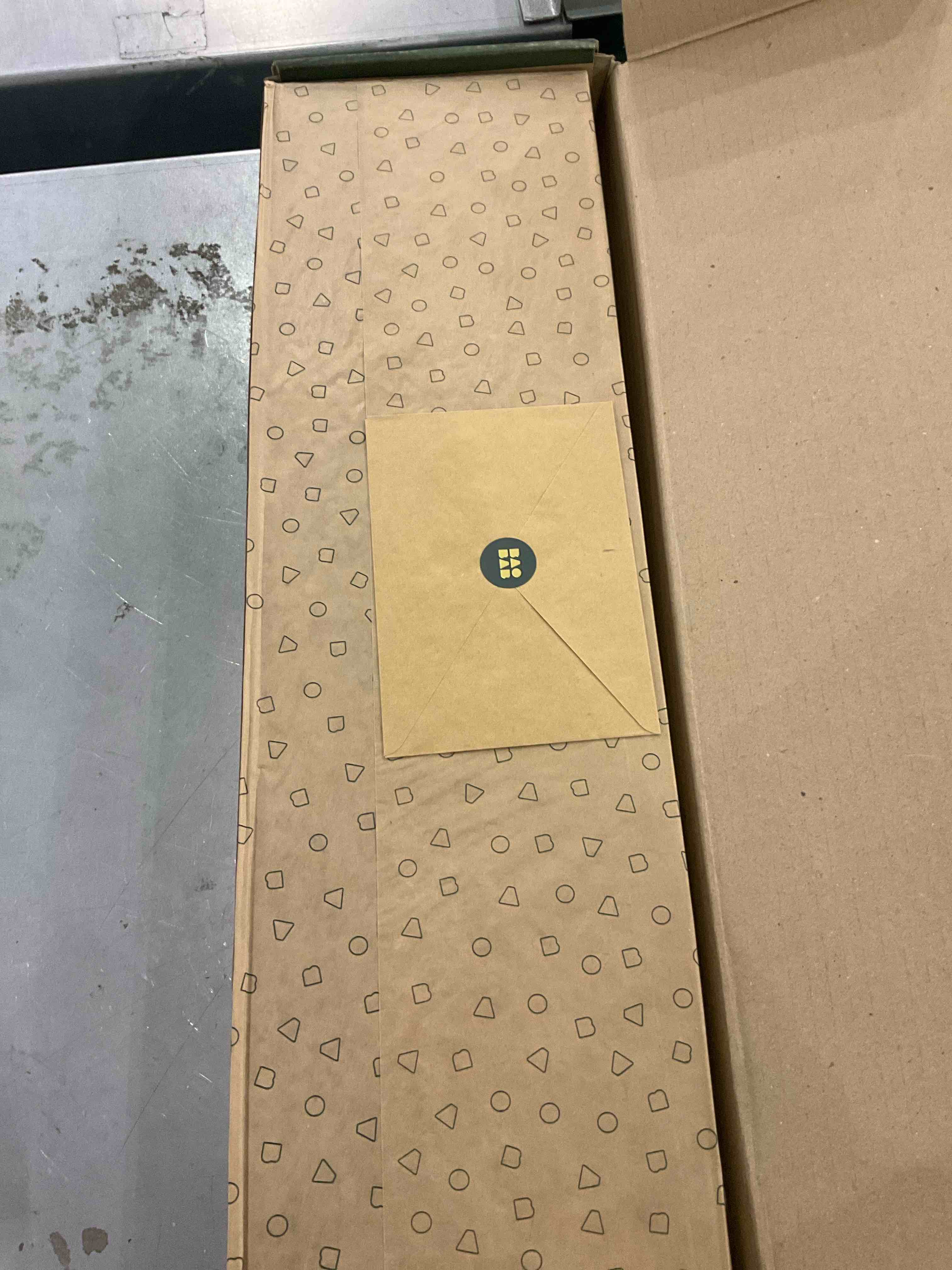 https://s3.amazonaws.com/lotting-images-prod/bidfta/BRN0219264_1726831213604.jpeg