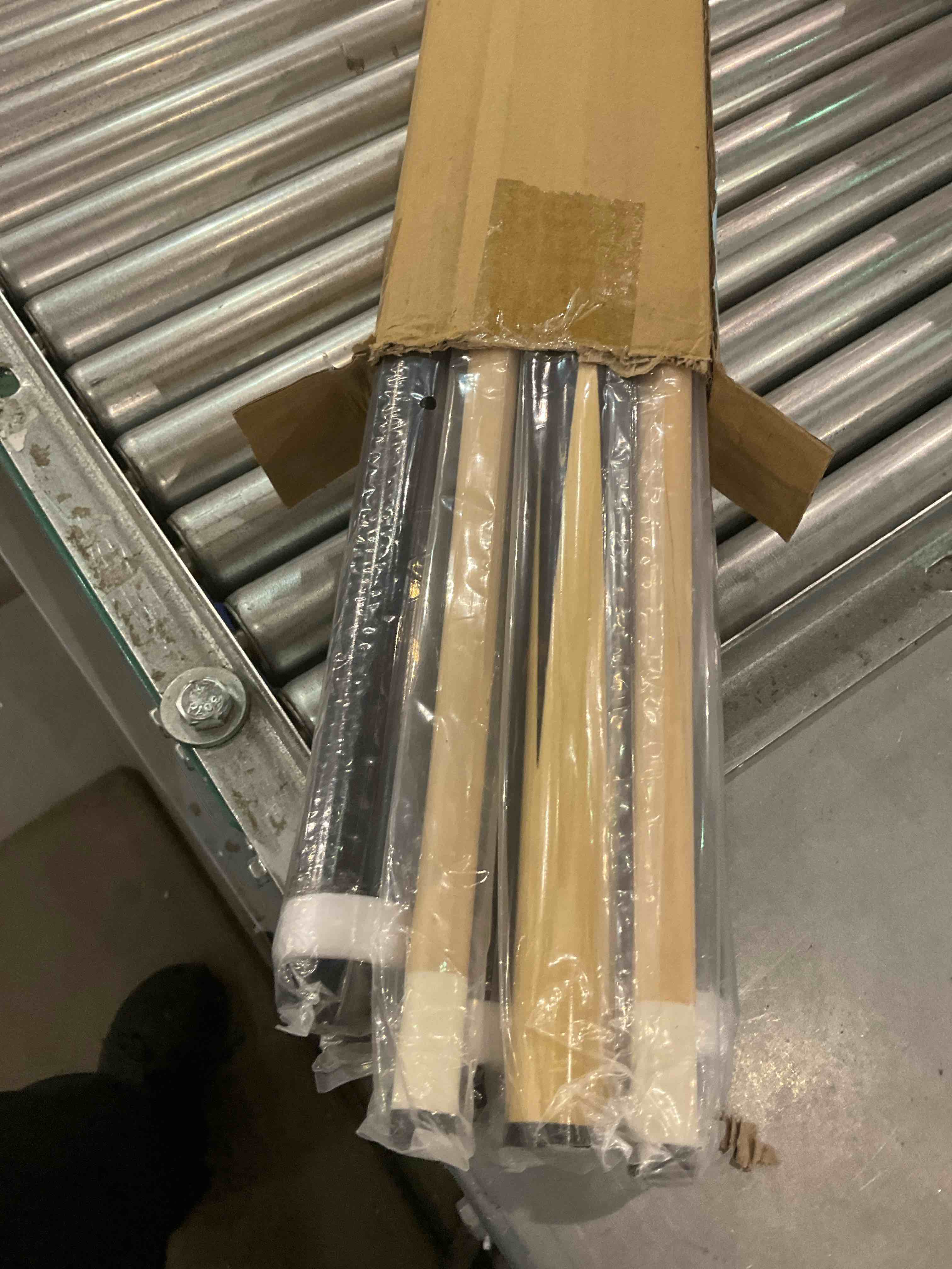 https://s3.amazonaws.com/lotting-images-prod/bidfta/BRN0219875_1726491175531.jpeg