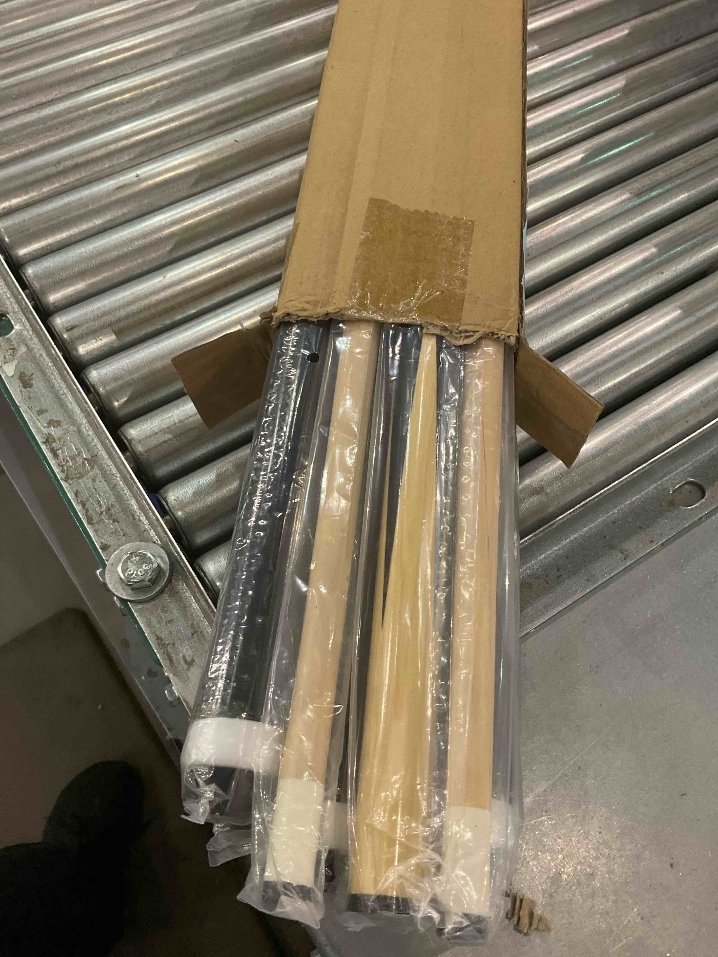 https://s3.amazonaws.com/lotting-images-prod/bidfta/BRN0219875_1726491176604.jpeg