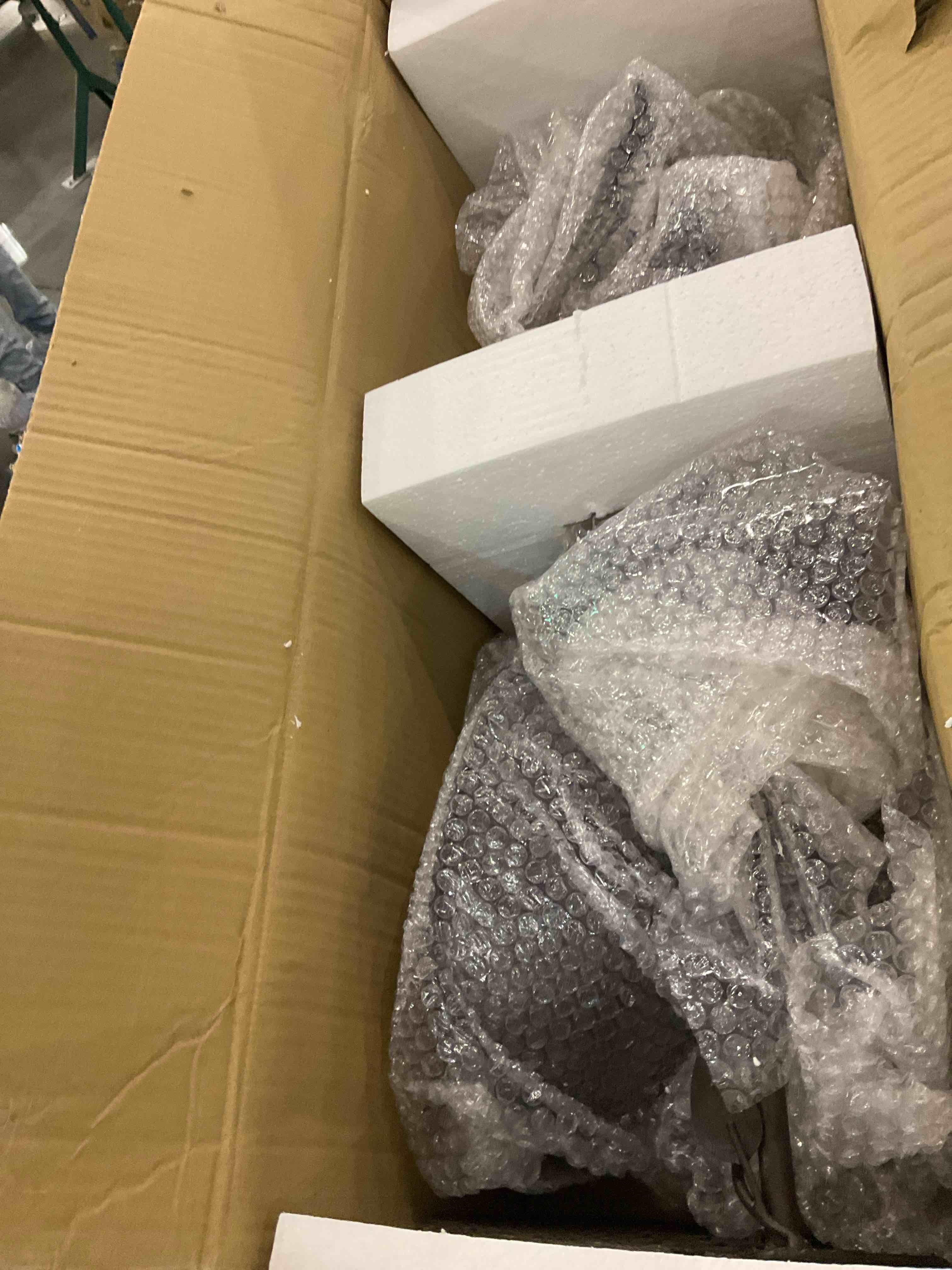 https://s3.amazonaws.com/lotting-images-prod/bidfta/BRN0221071_1728559915793.jpeg