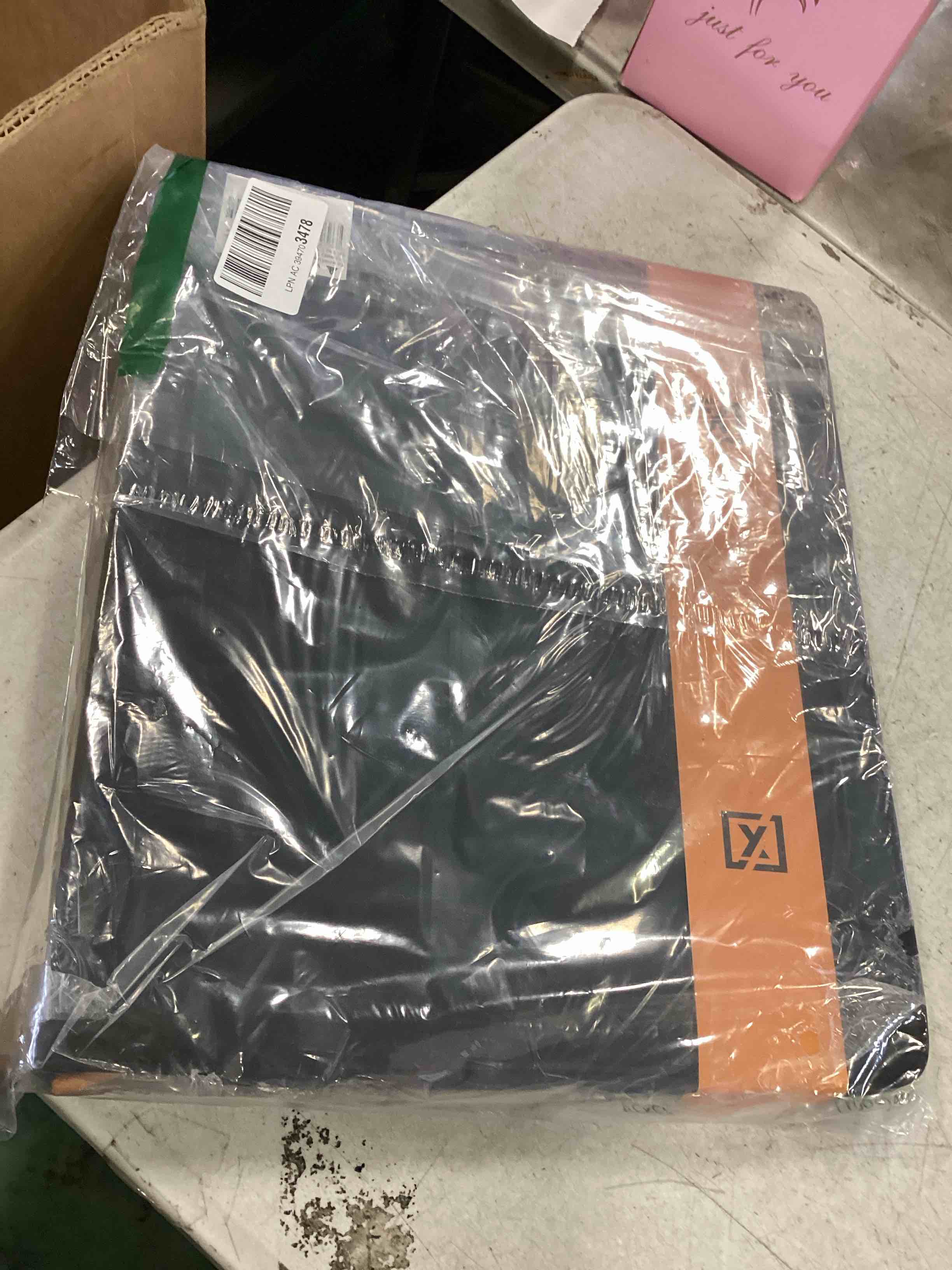 https://s3.amazonaws.com/lotting-images-prod/bidfta/BRN0226226_1727110762451.jpeg