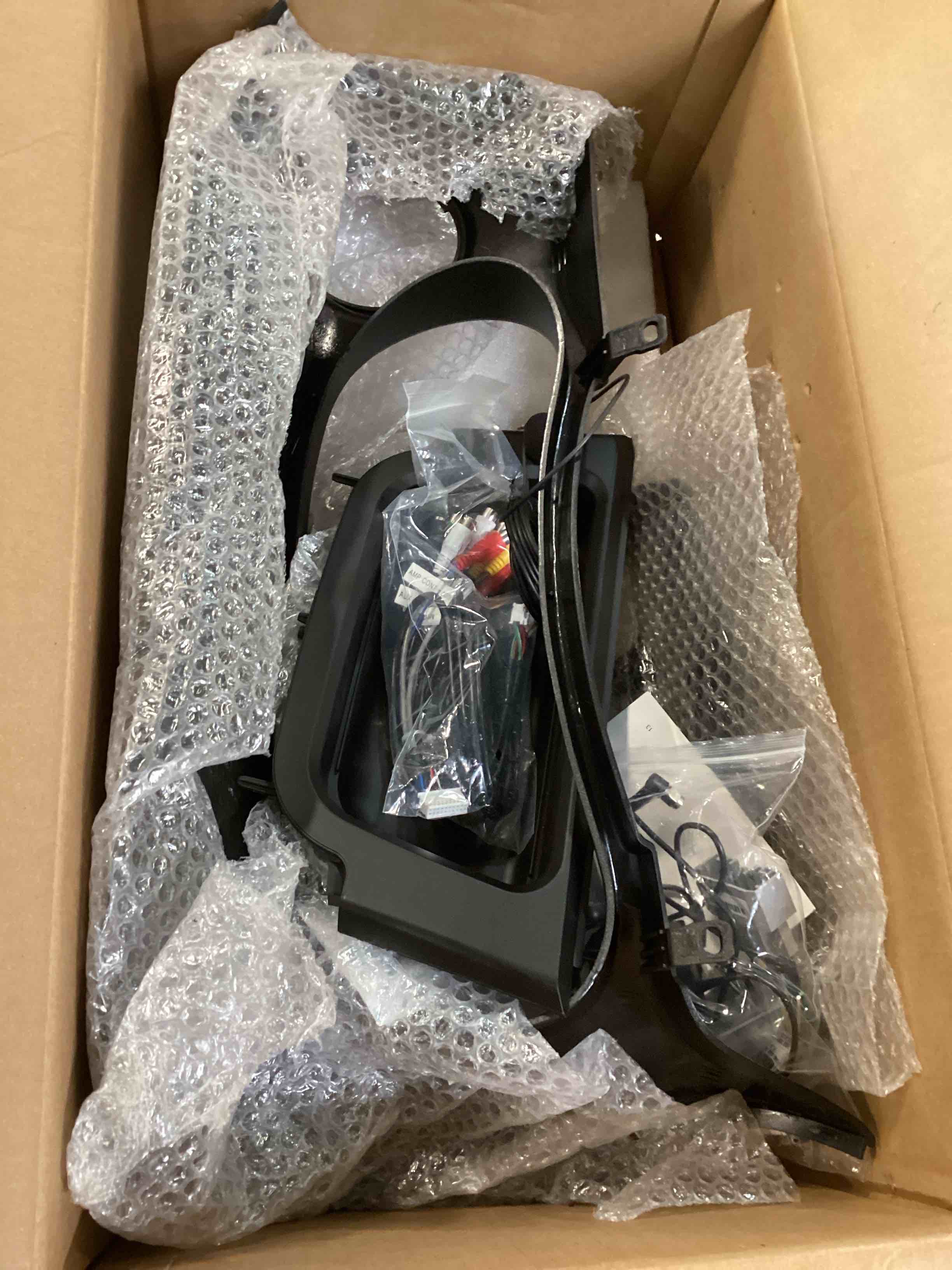 https://s3.amazonaws.com/lotting-images-prod/bidfta/BRN0235296_1726761348971.jpeg