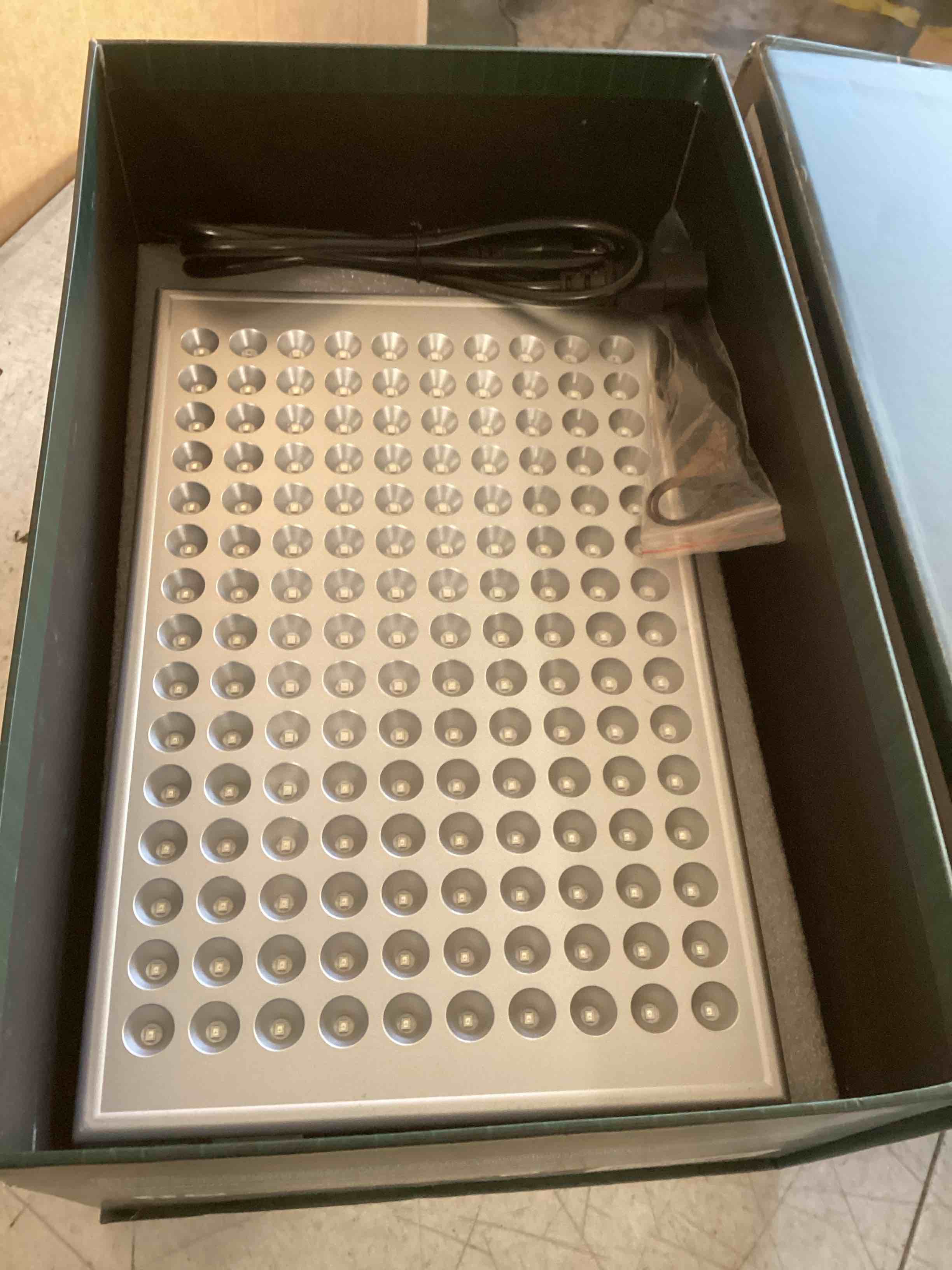 https://s3.amazonaws.com/lotting-images-prod/bidfta/BRN0240493_1729689496903.jpeg
