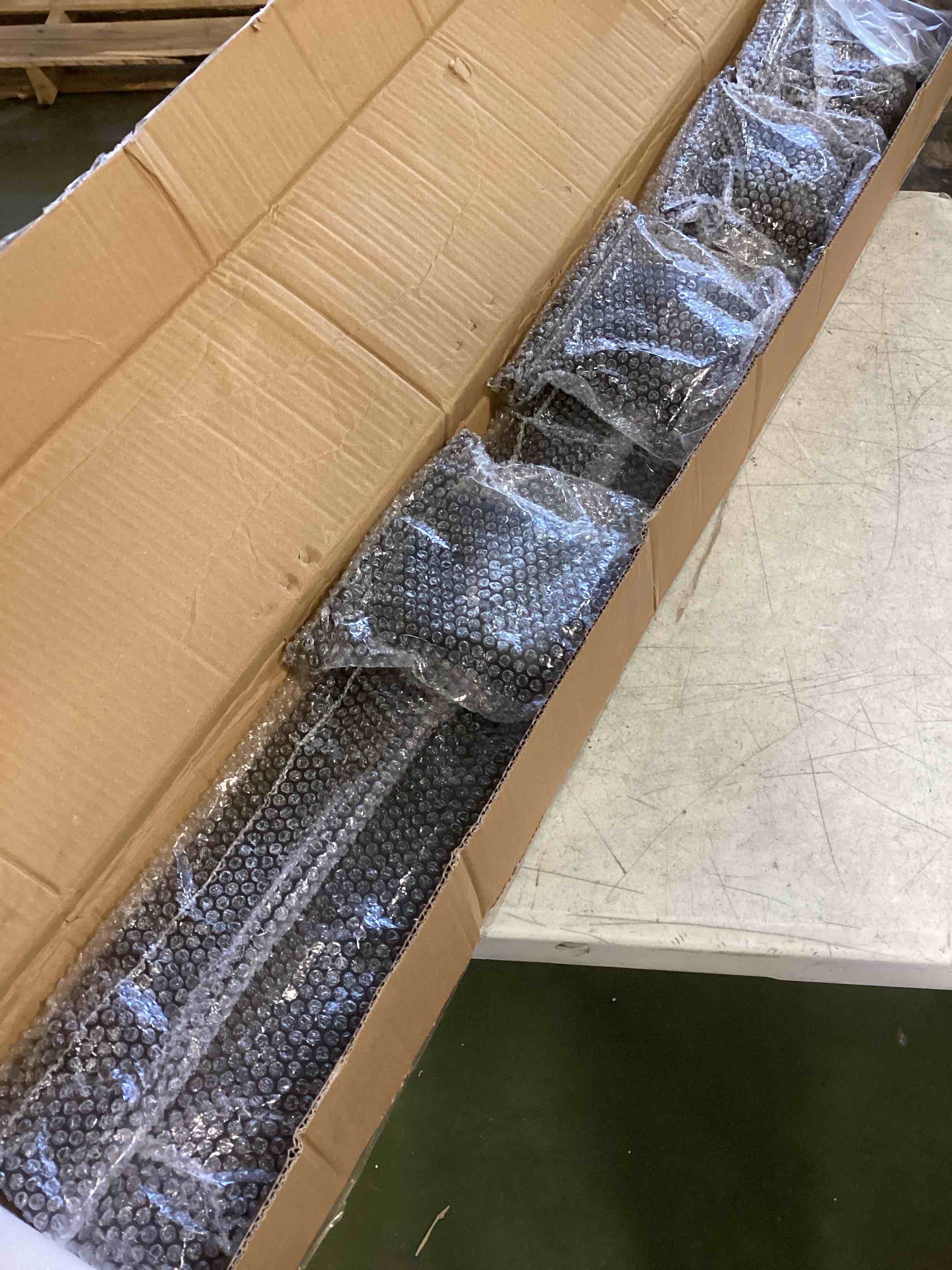 https://s3.amazonaws.com/lotting-images-prod/bidfta/BRN0240629_1729608748271.jpeg