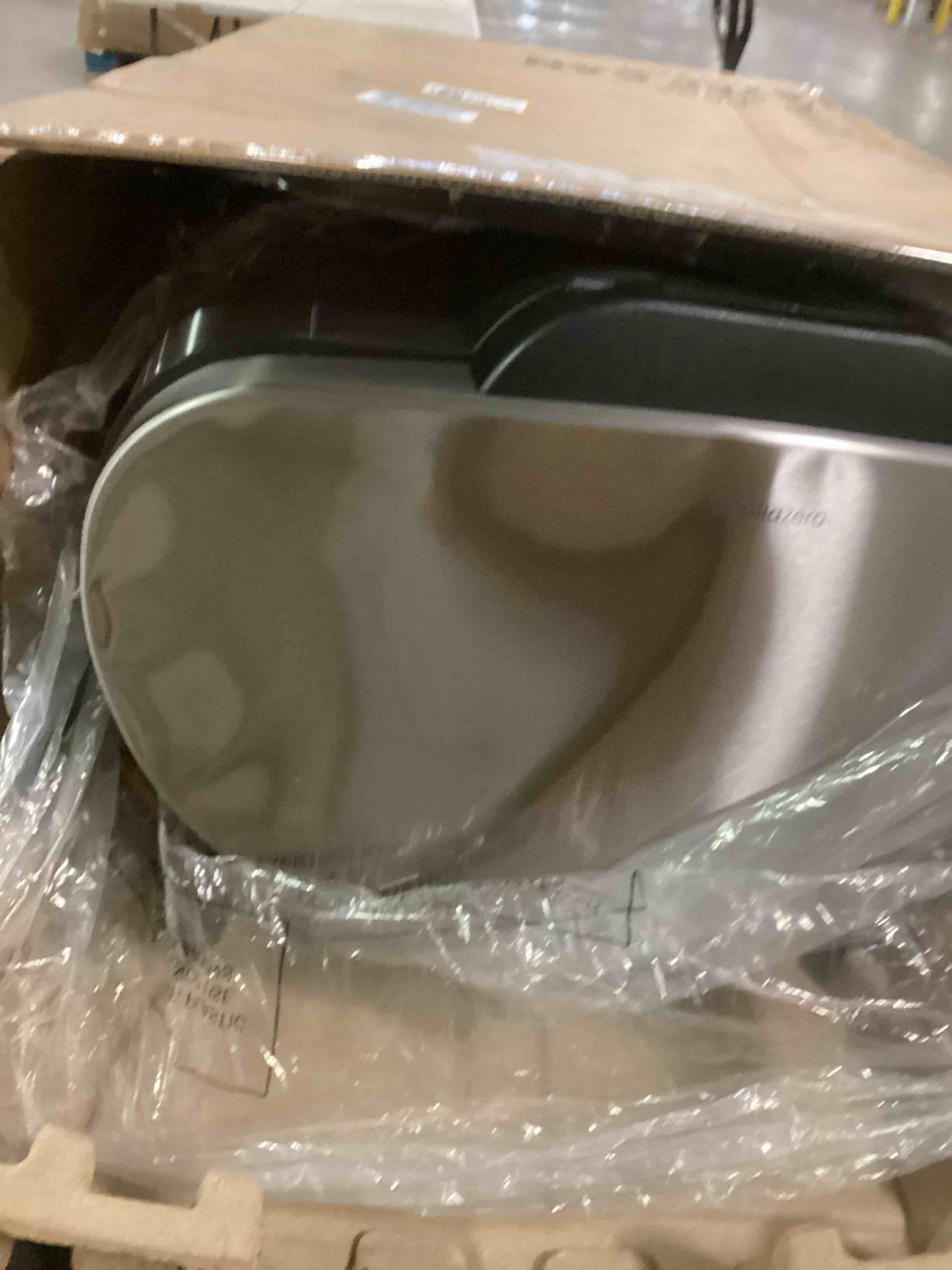 https://s3.amazonaws.com/lotting-images-prod/bidfta/BRN0244782_1729601236980.jpeg