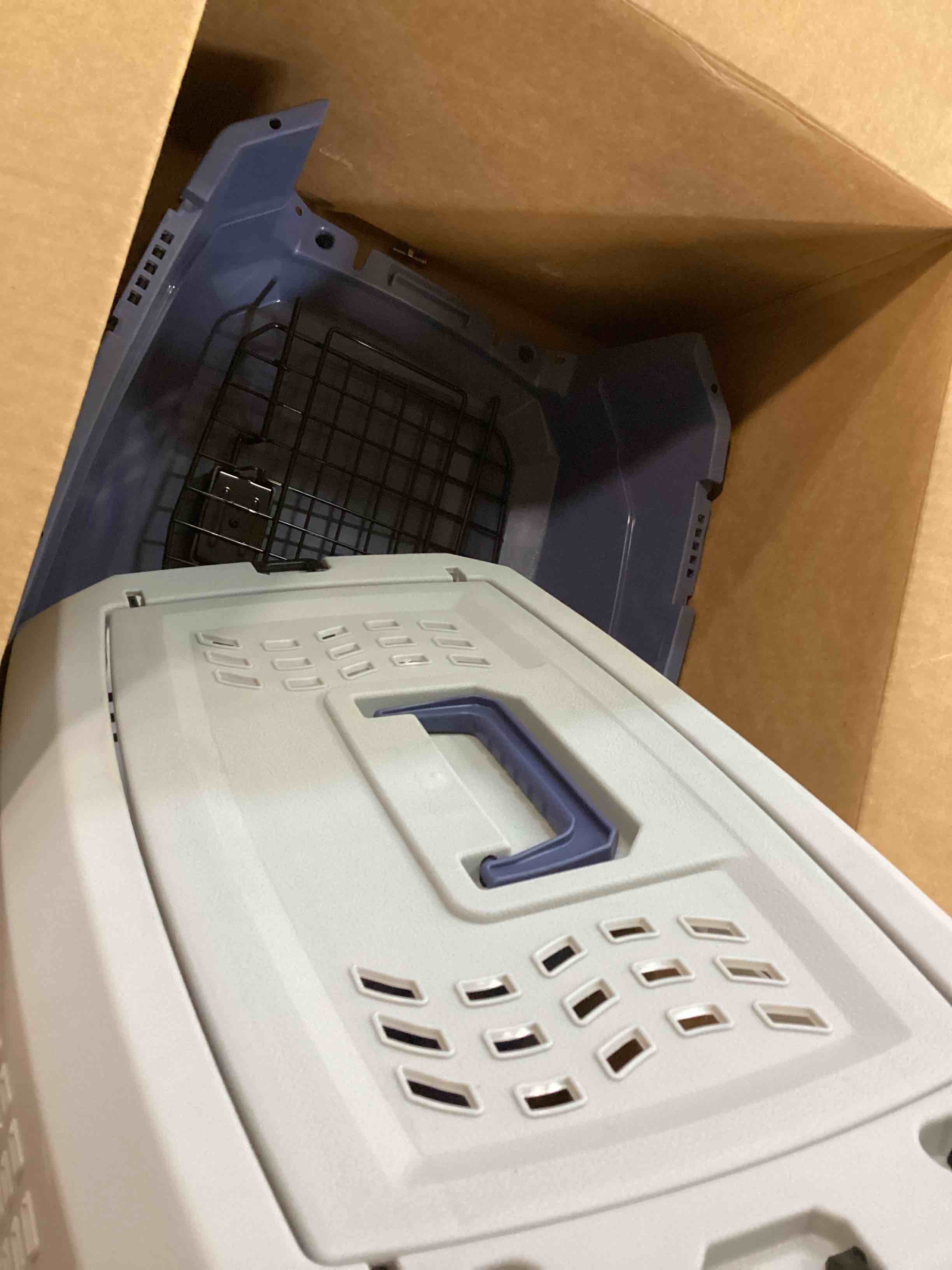 https://s3.amazonaws.com/lotting-images-prod/bidfta/BRN0250549_1729702764154.jpeg