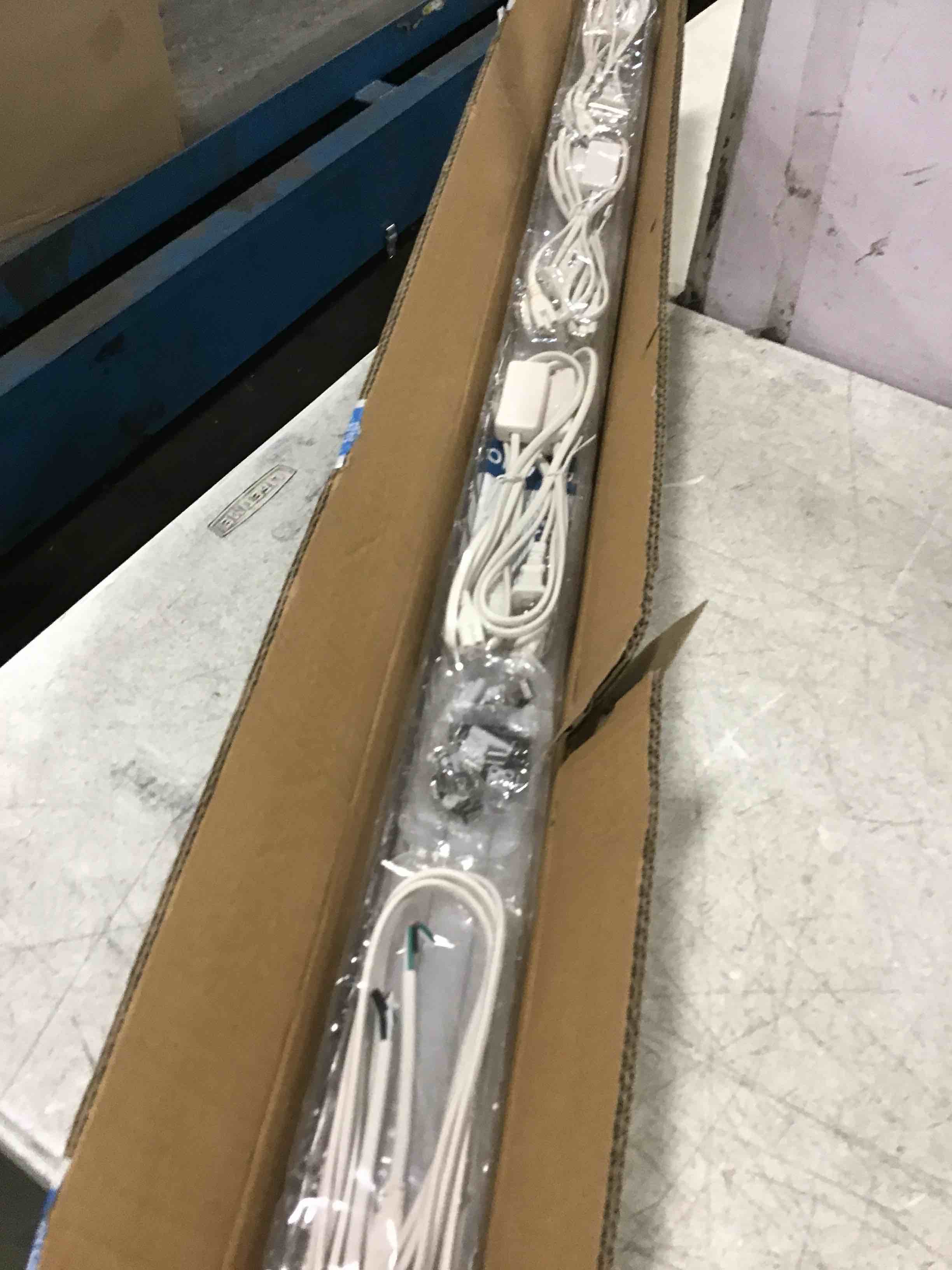https://s3.amazonaws.com/lotting-images-prod/bidfta/BRN0259192_1729686366628.jpeg