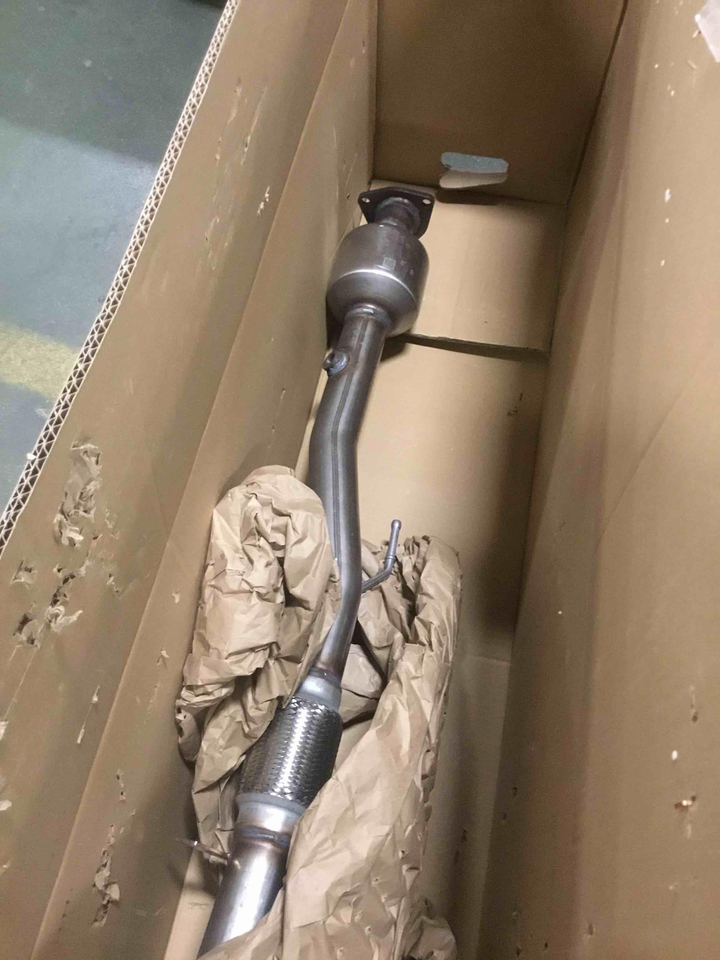 MagnaFlow Catalytic Converter 52023 OEM Grade, DirectFit (EPA Compliant)