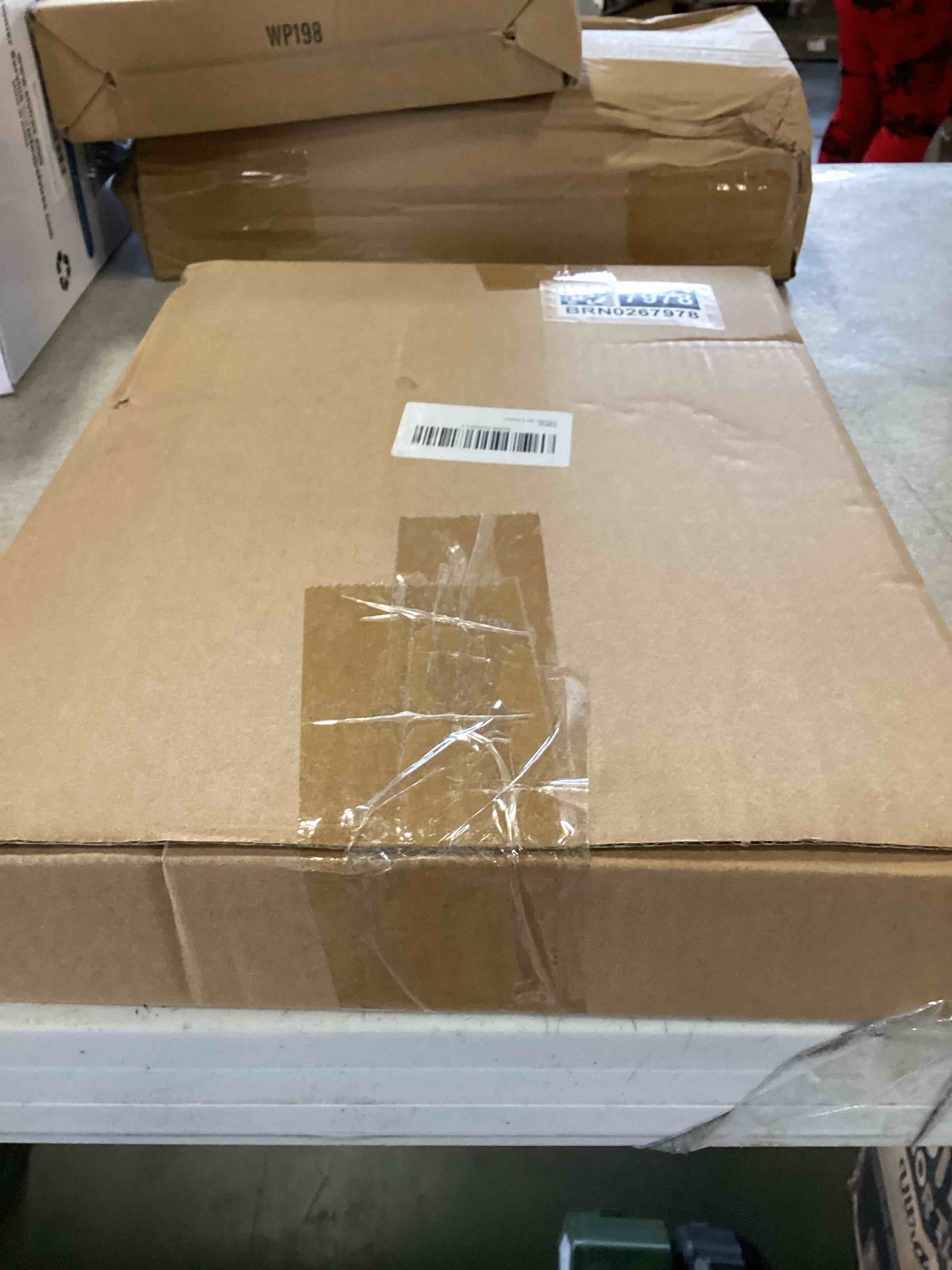 https://s3.amazonaws.com/lotting-images-prod/bidfta/BRN0267978_1727291285492.jpeg