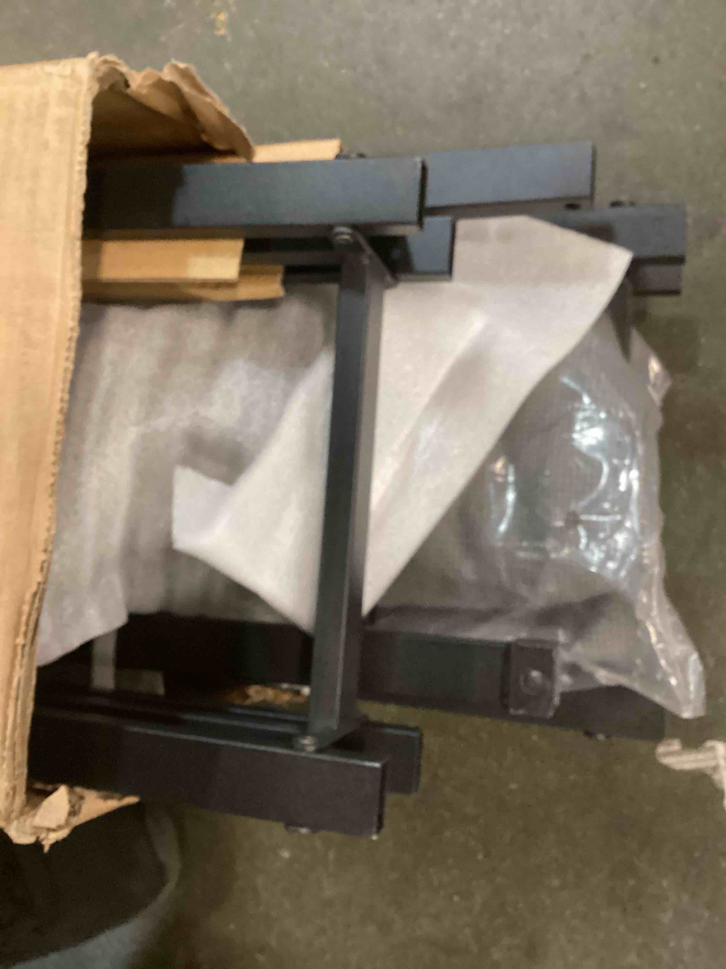 https://s3.amazonaws.com/lotting-images-prod/bidfta/BRN0283816_1727360724128.jpeg