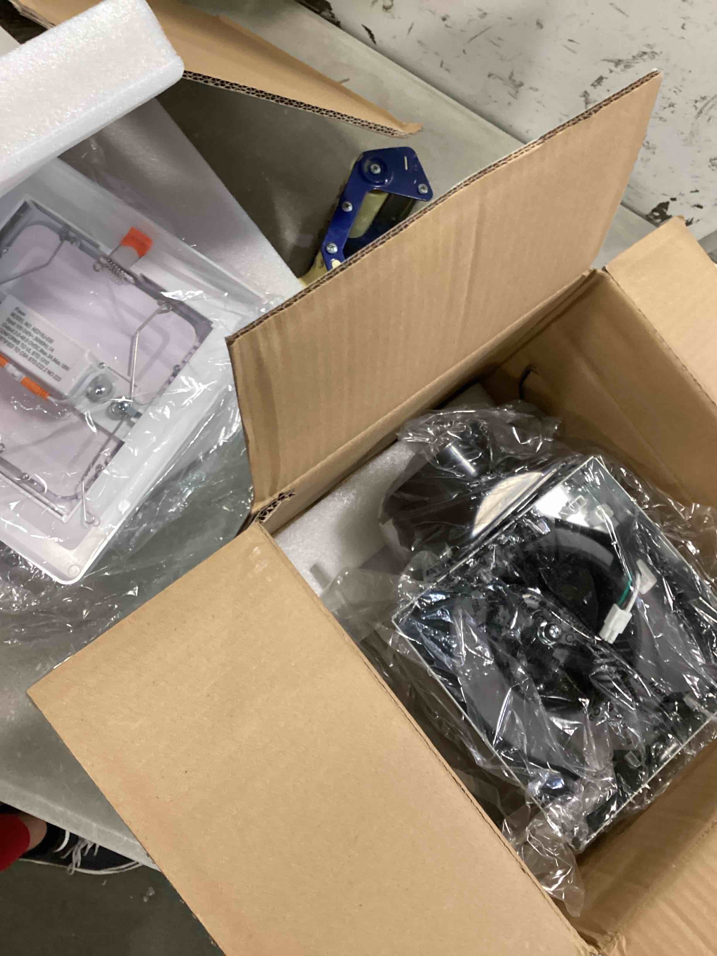 https://s3.amazonaws.com/lotting-images-prod/bidfta/BRN0287084_1727885633849.jpeg