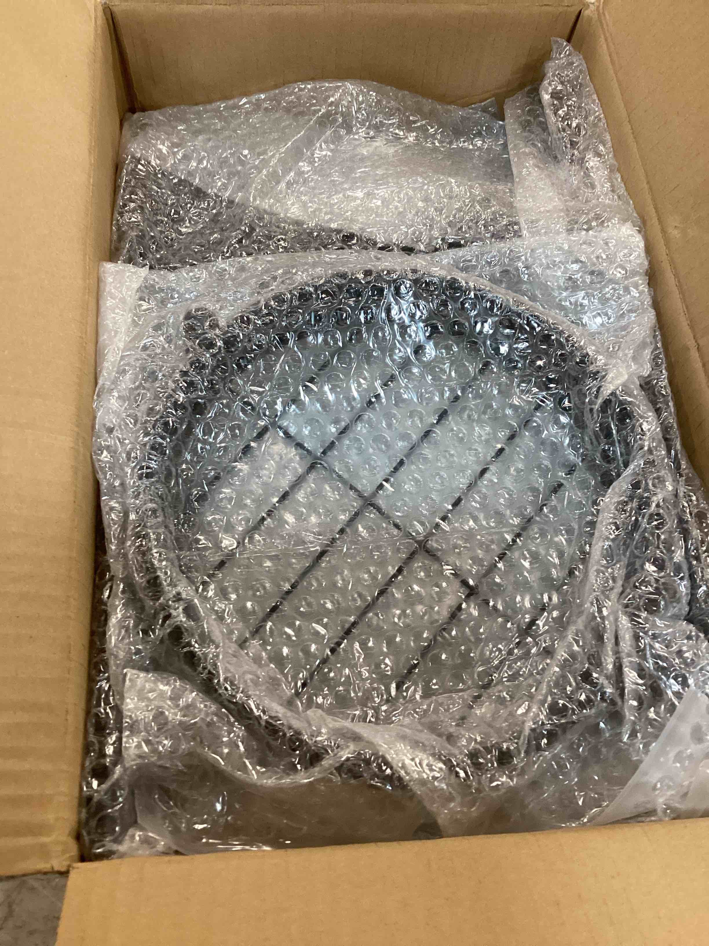 https://s3.amazonaws.com/lotting-images-prod/bidfta/BRN0290649_1727389409981.jpeg