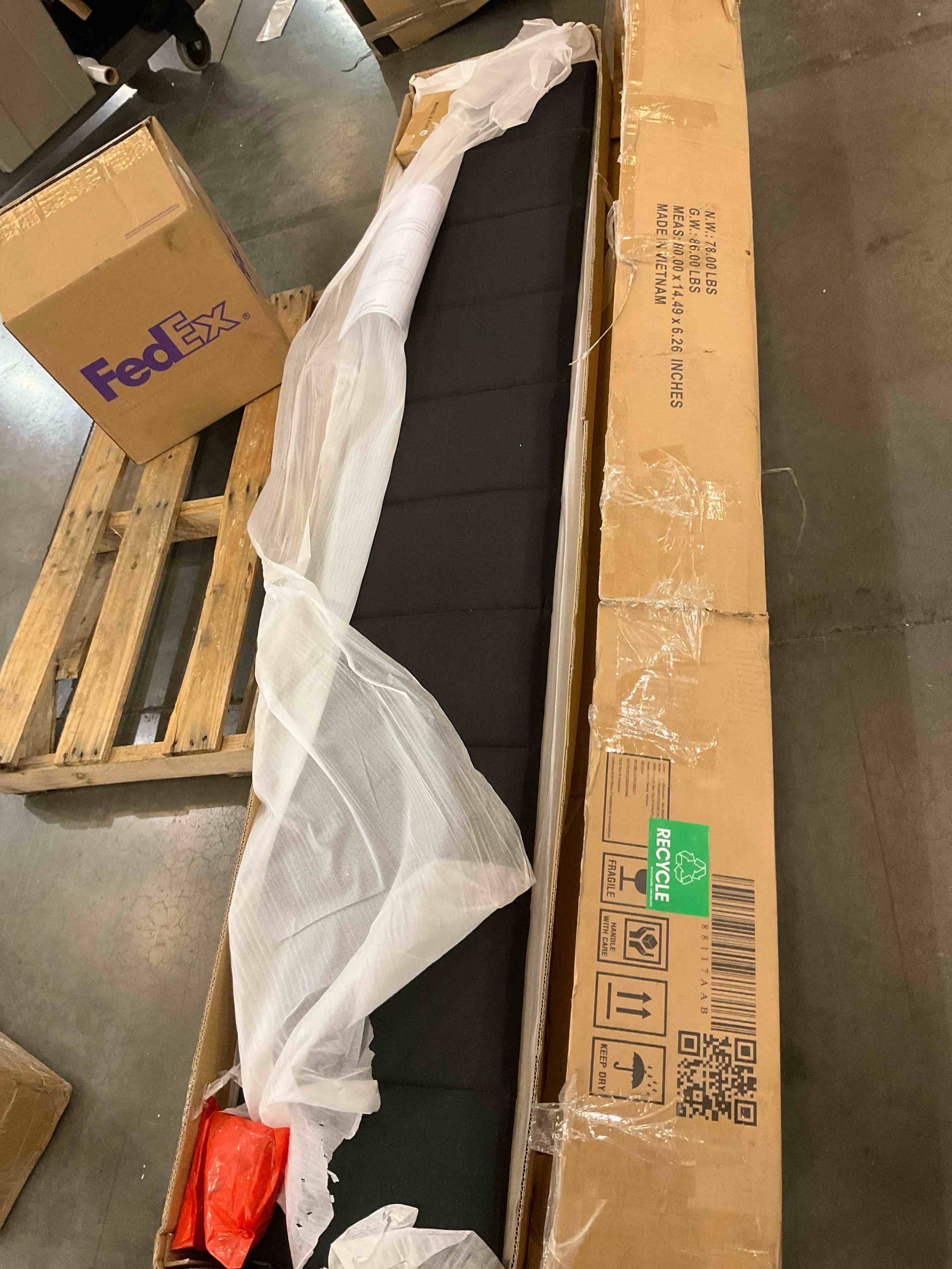 unknown brand , black daybed