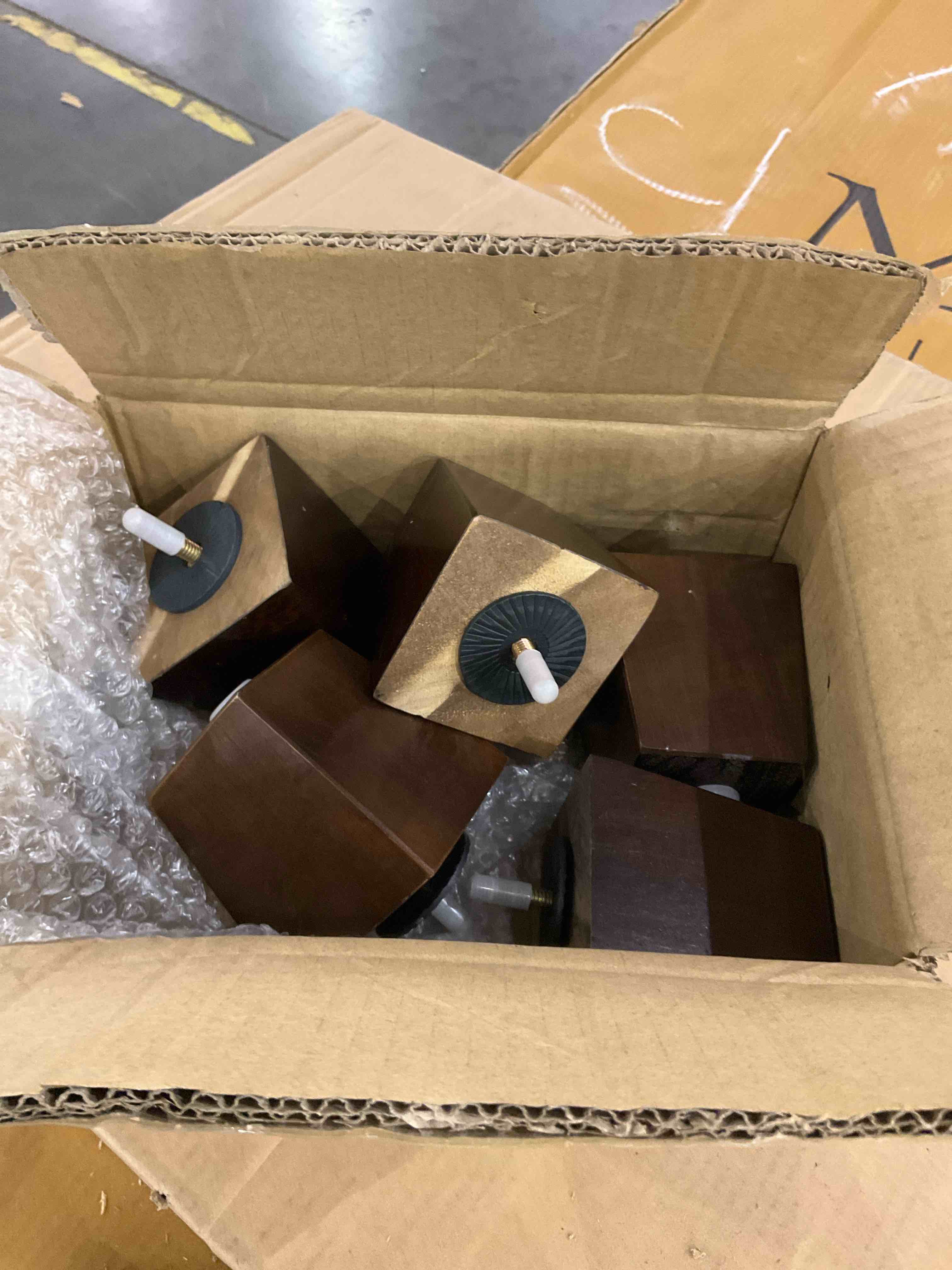 https://s3.amazonaws.com/lotting-images-prod/bidfta/BRN0303753_1730896325235.jpeg