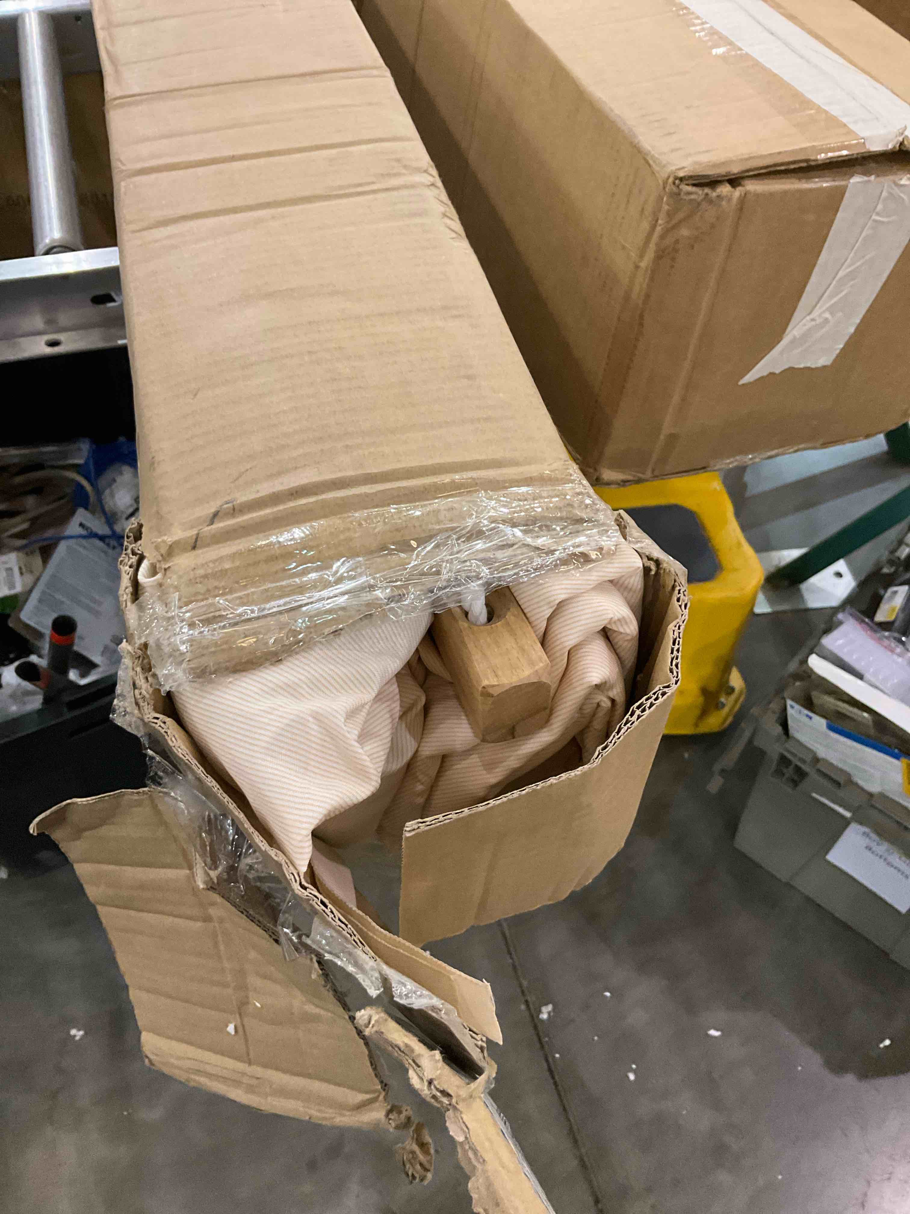 Quilted Fabric Hammock with Spreader Bars and Detachable Pillow, 1 Person Hammock for Outdoor Patio Backyard Poolside, 450 LBS Weight Capacity, Dark Cream