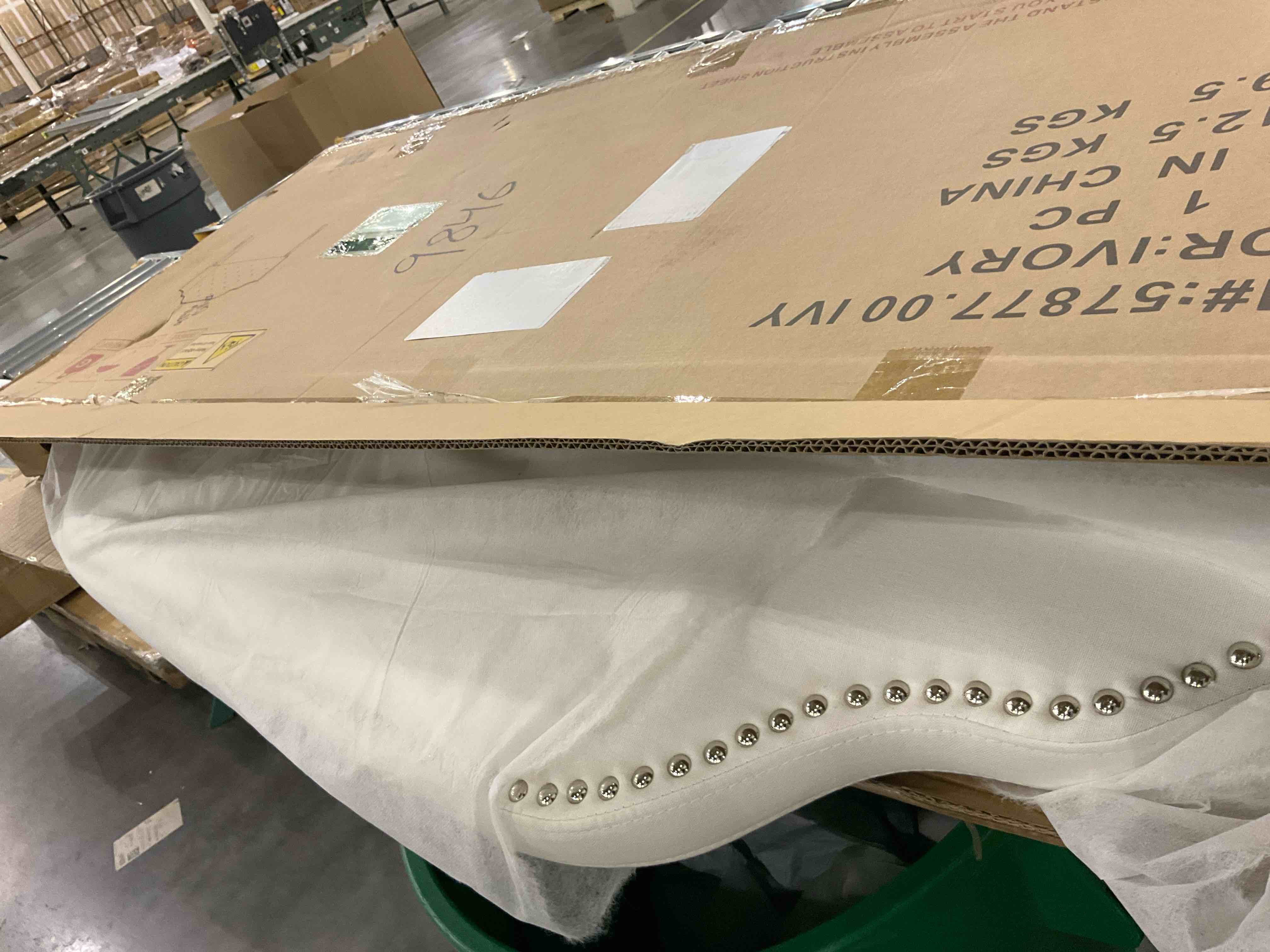 https://s3.amazonaws.com/lotting-images-prod/bidfta/BRN0309135_1728303709215.jpeg