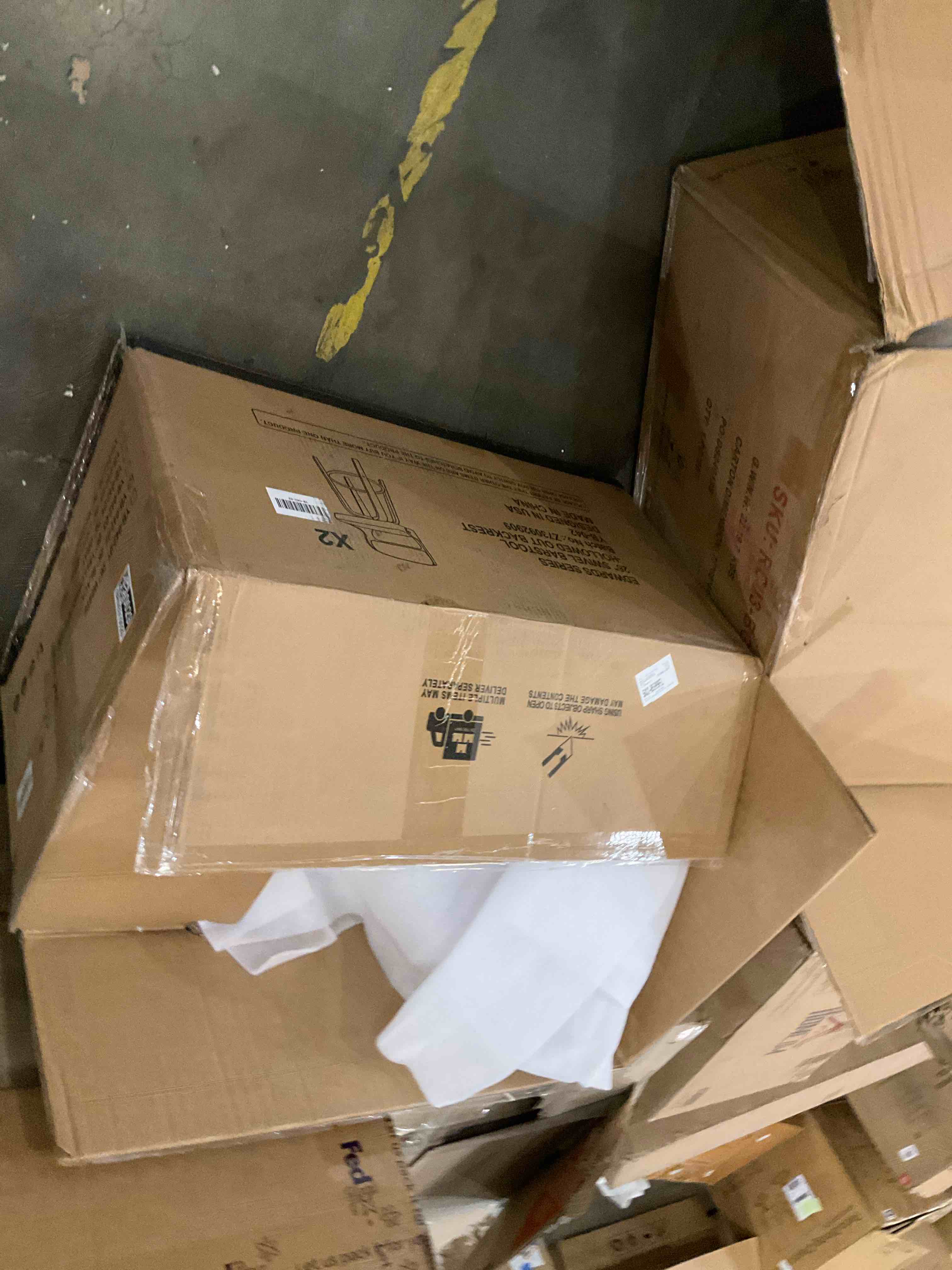 https://s3.amazonaws.com/lotting-images-prod/bidfta/BRN0310029_1737567850986.jpeg