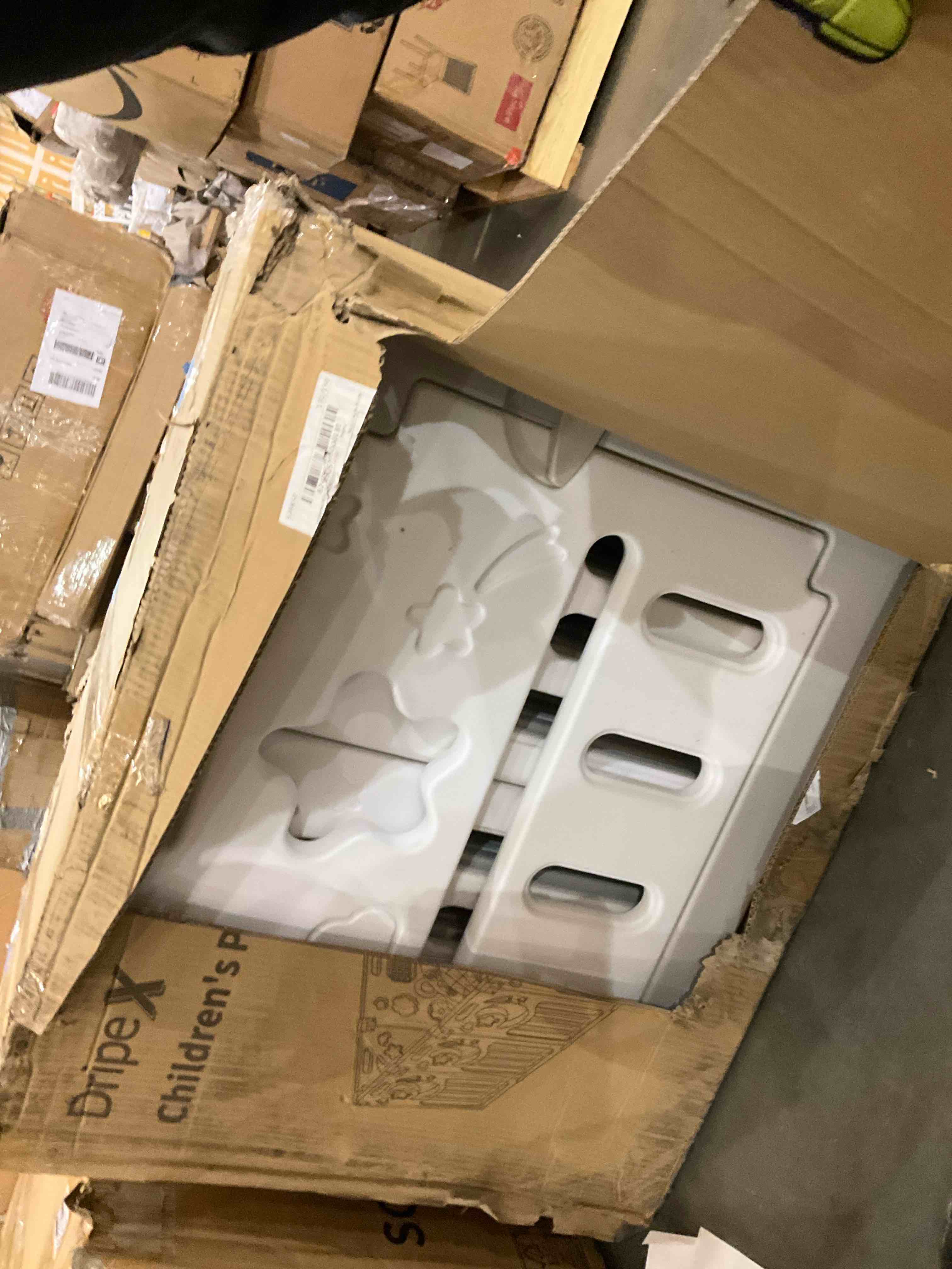 https://s3.amazonaws.com/lotting-images-prod/bidfta/BRN0310087_1737561677024.jpeg