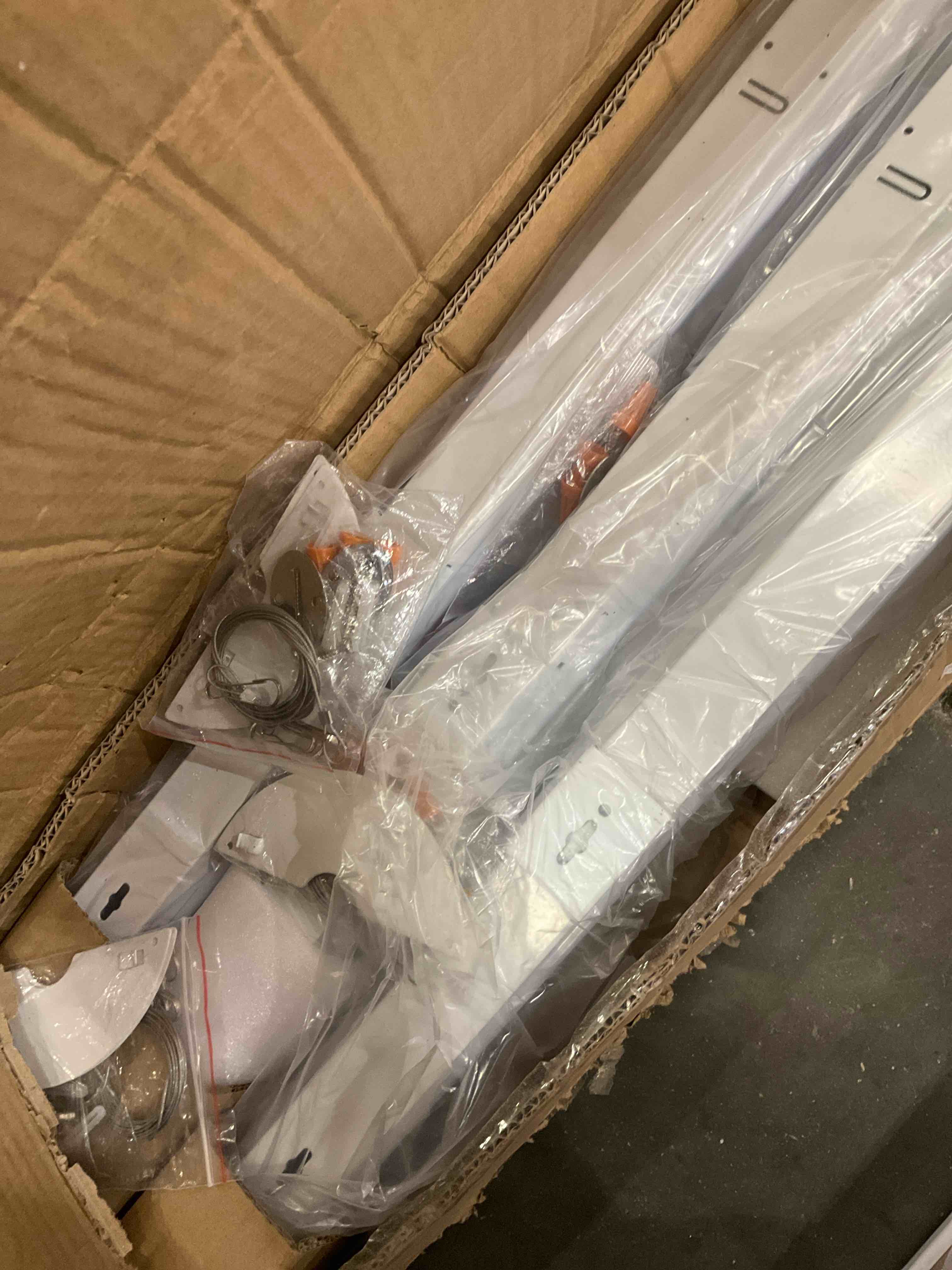 https://s3.amazonaws.com/lotting-images-prod/bidfta/BRN0310921_1736782280929.jpeg