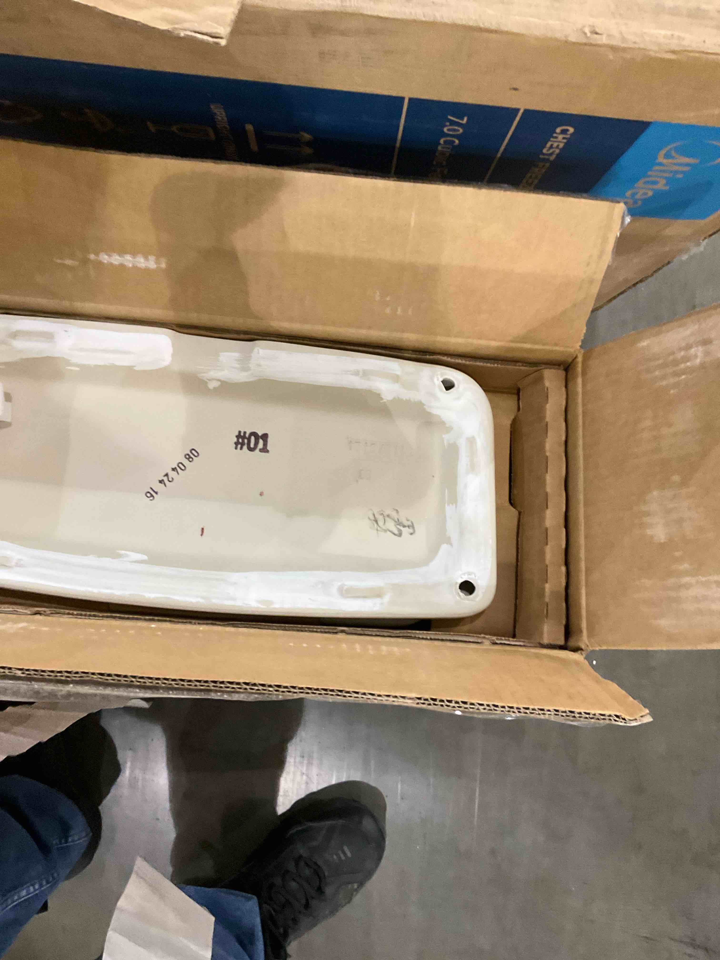 https://s3.amazonaws.com/lotting-images-prod/bidfta/BRN0312709_1732027368379.jpeg
