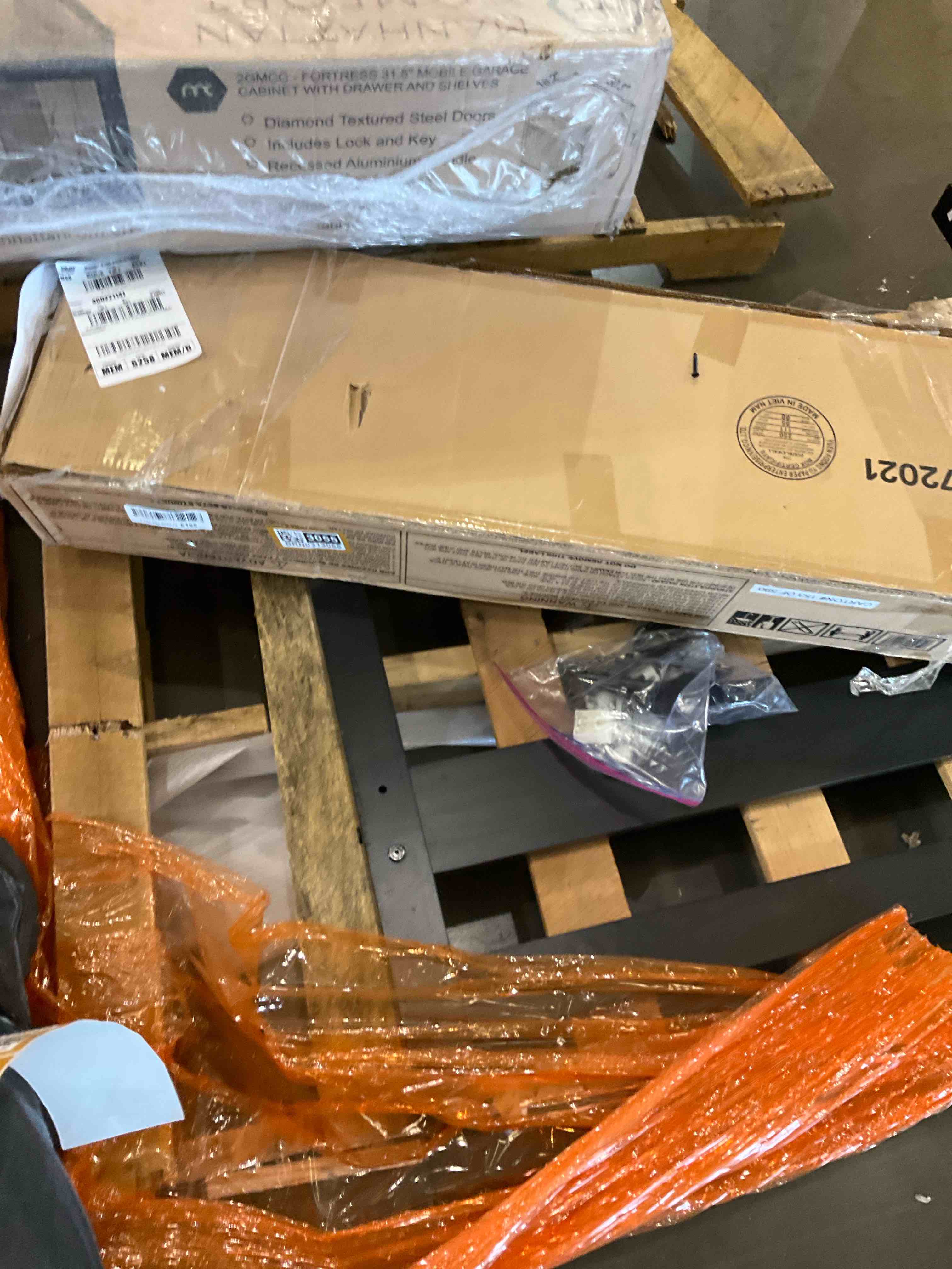 unidentified bed parts, all parts shown included.