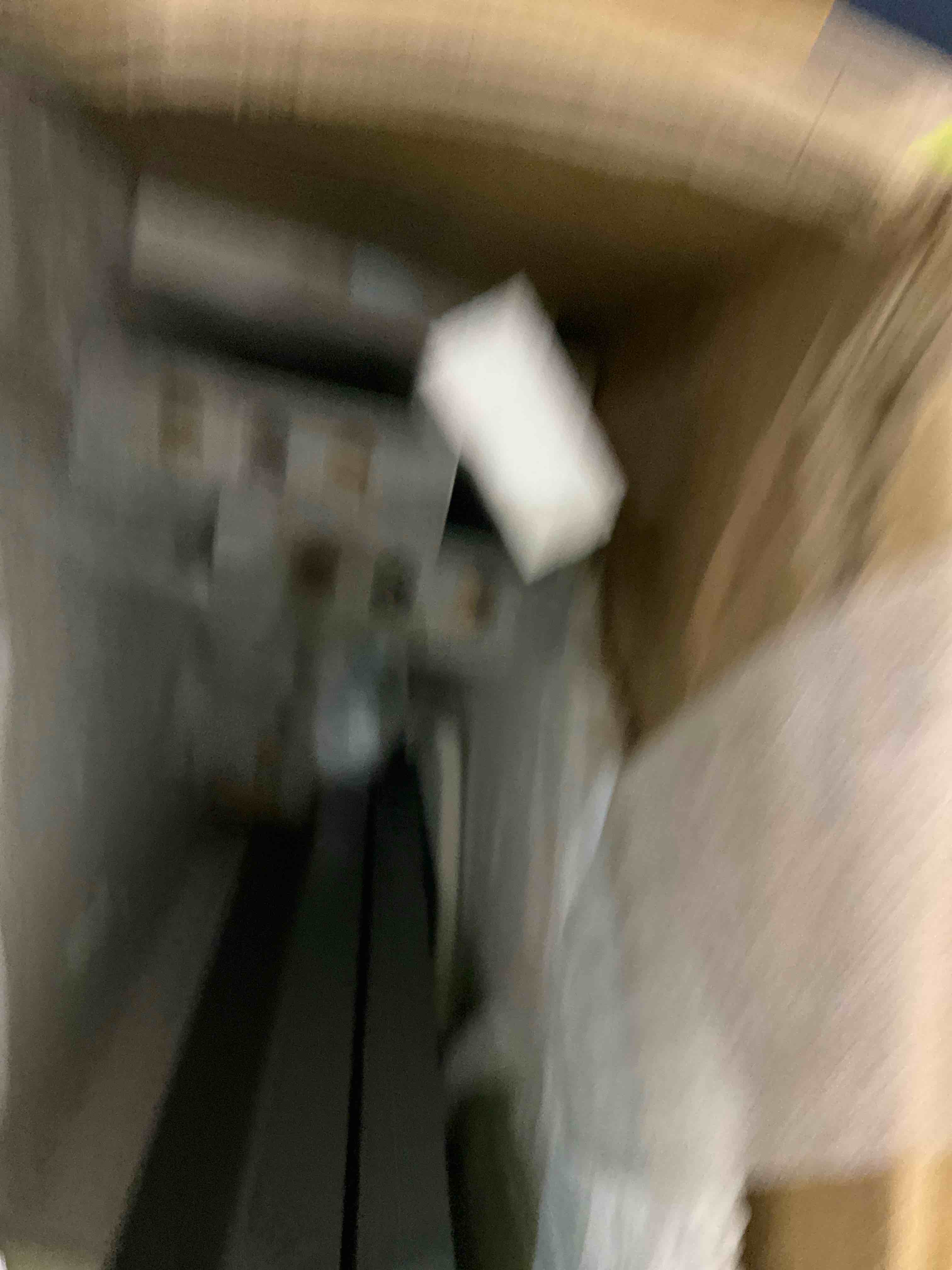 https://s3.amazonaws.com/lotting-images-prod/bidfta/BRN0313635_1730995320950.jpeg
