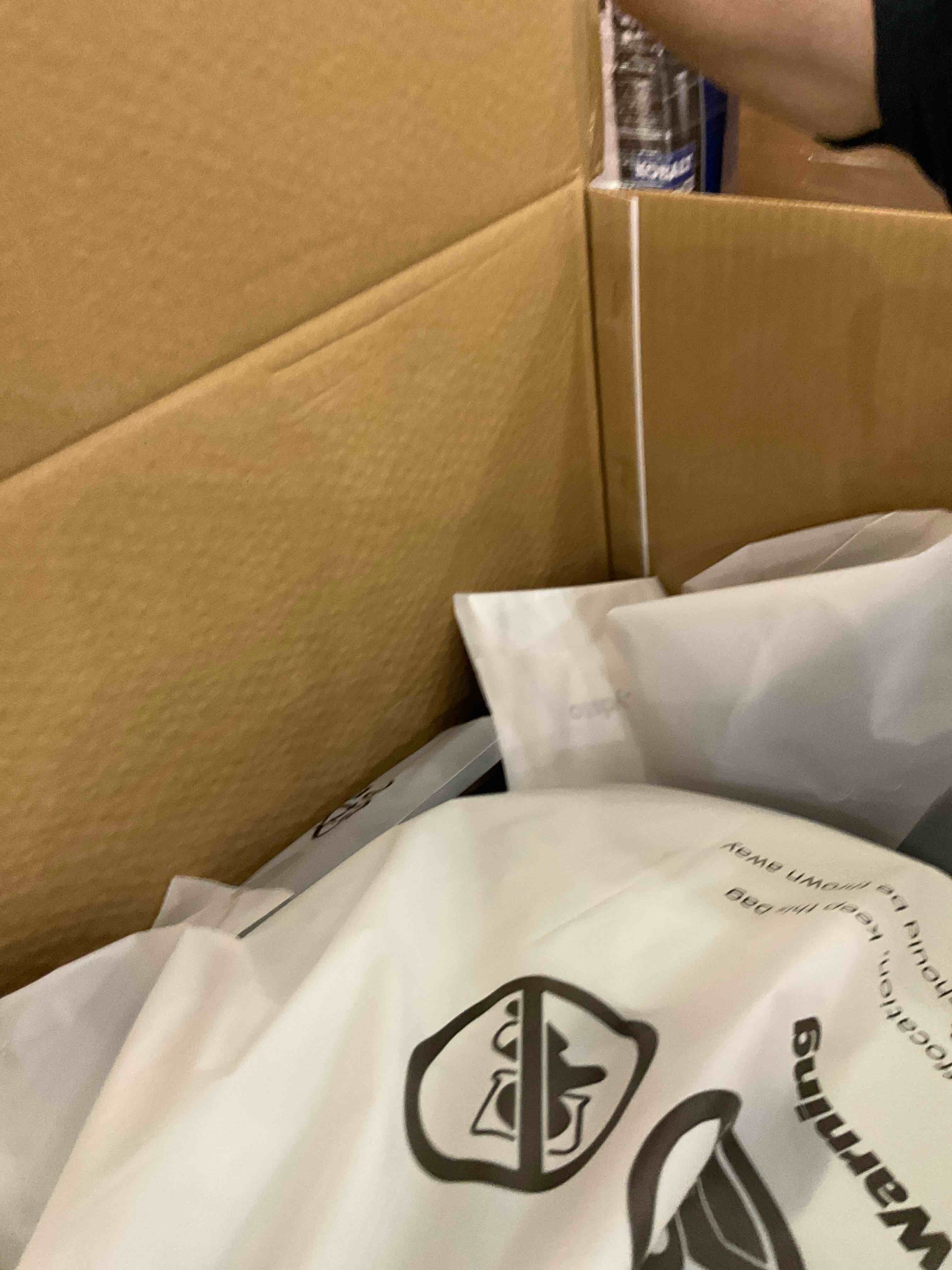 https://s3.amazonaws.com/lotting-images-prod/bidfta/BRN0313754_1730917249811.jpeg
