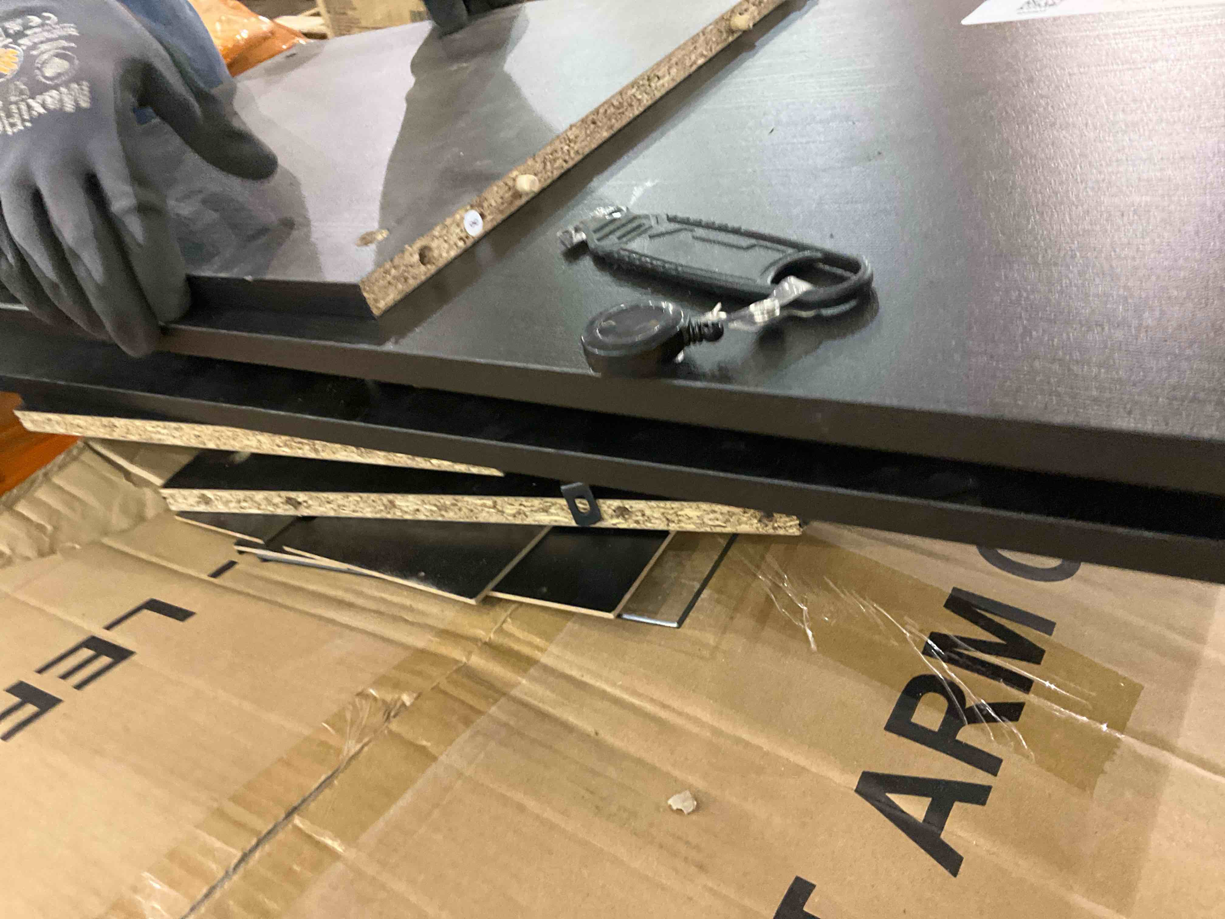 https://s3.amazonaws.com/lotting-images-prod/bidfta/BRN0313932_1730832415293.jpeg