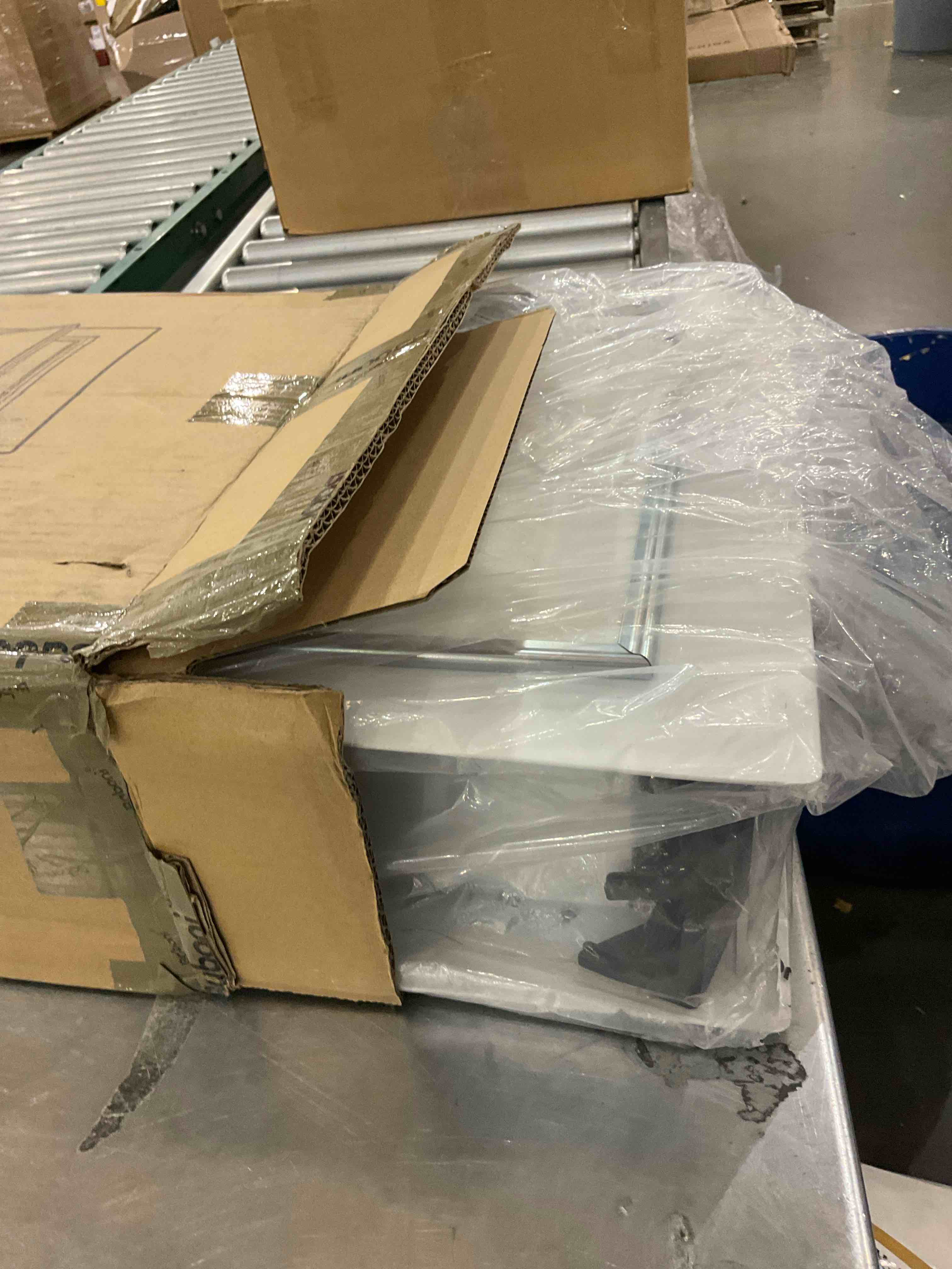 https://s3.amazonaws.com/lotting-images-prod/bidfta/BRN0315058_1729867478040.jpeg