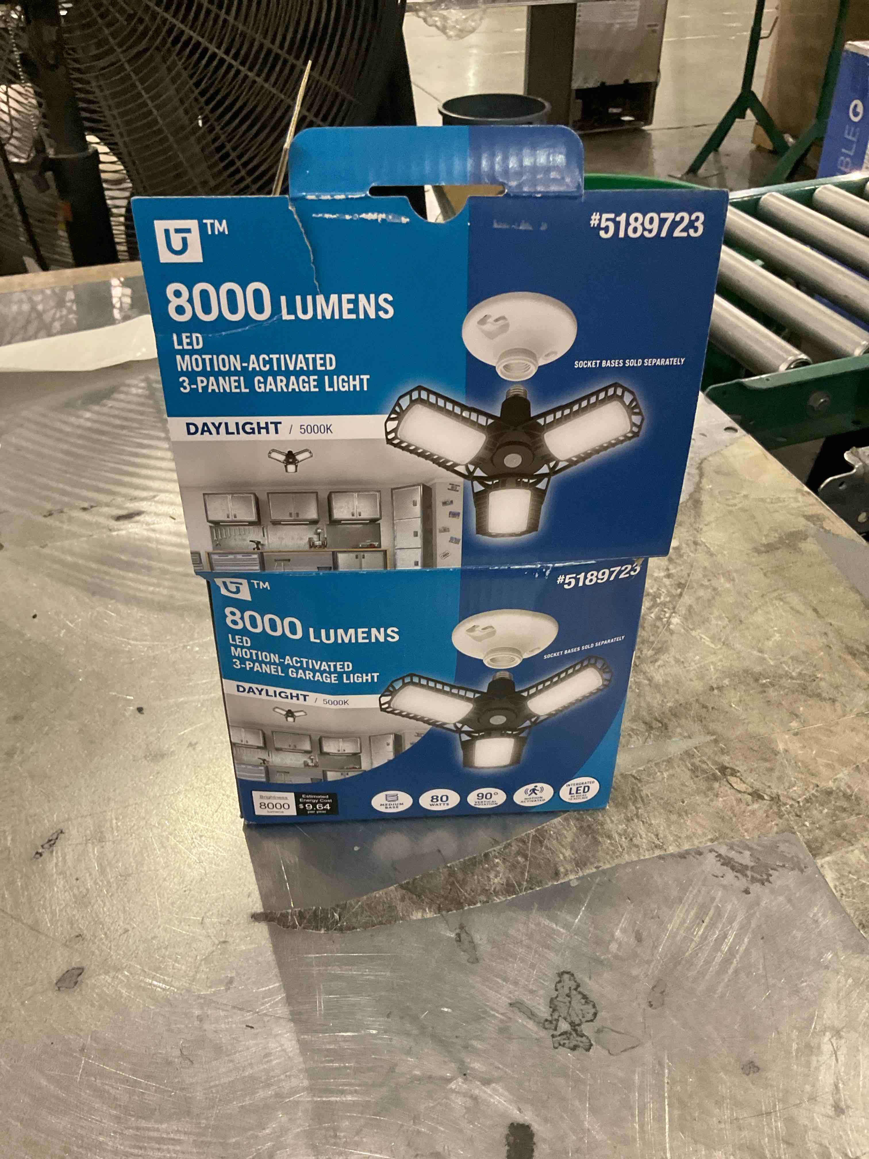 8000 lumens led motion-activated 3-panel garage light