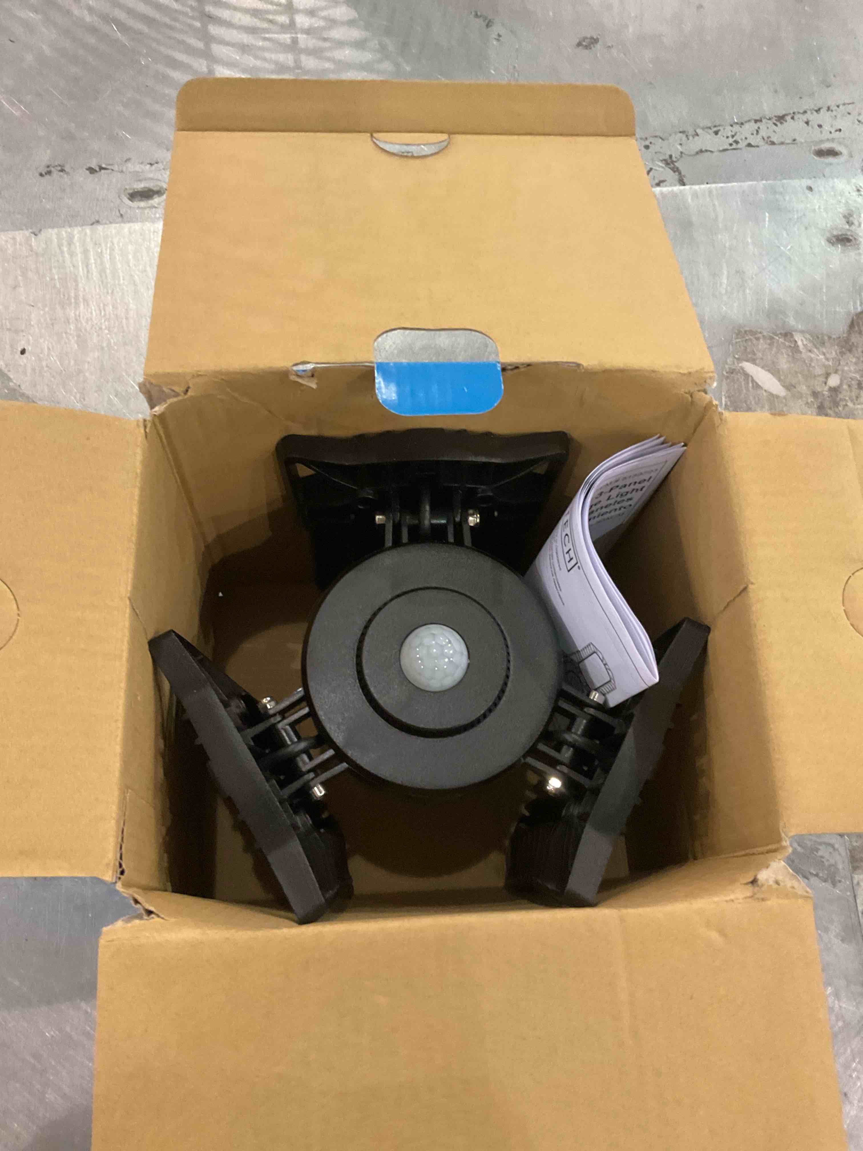 https://s3.amazonaws.com/lotting-images-prod/bidfta/BRN0315613_1729604012757.jpeg