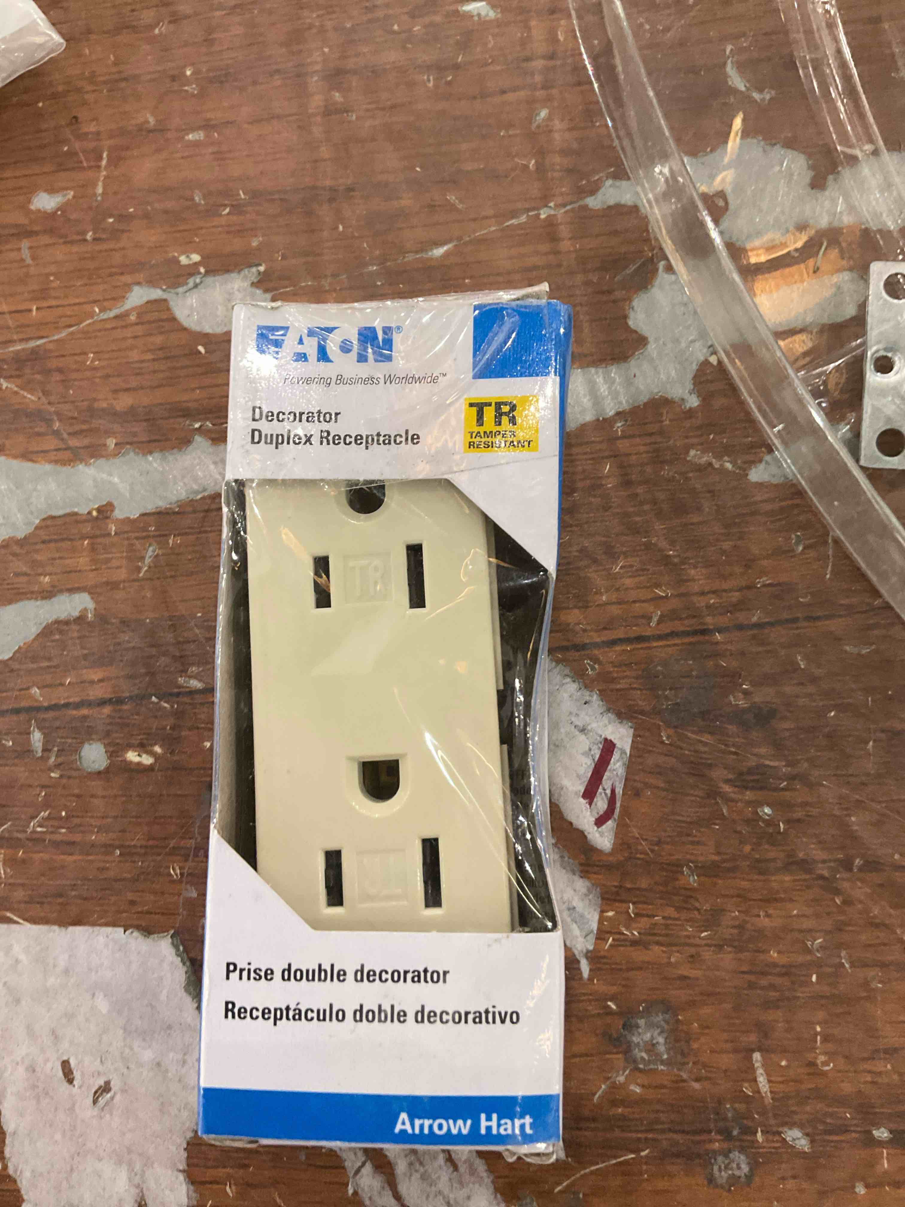 Eaton decorator duplex receptacle 