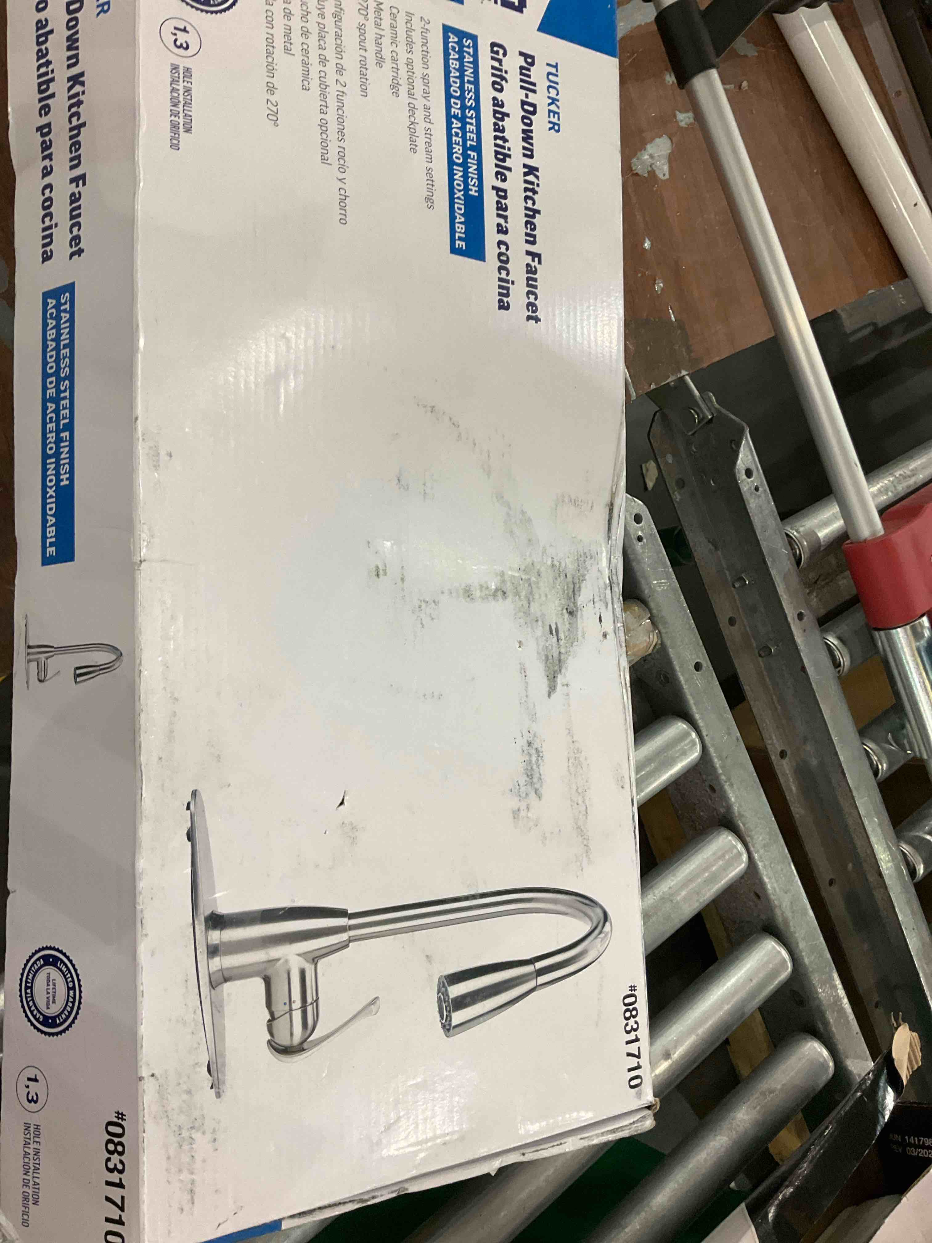 Pull down sink faucet