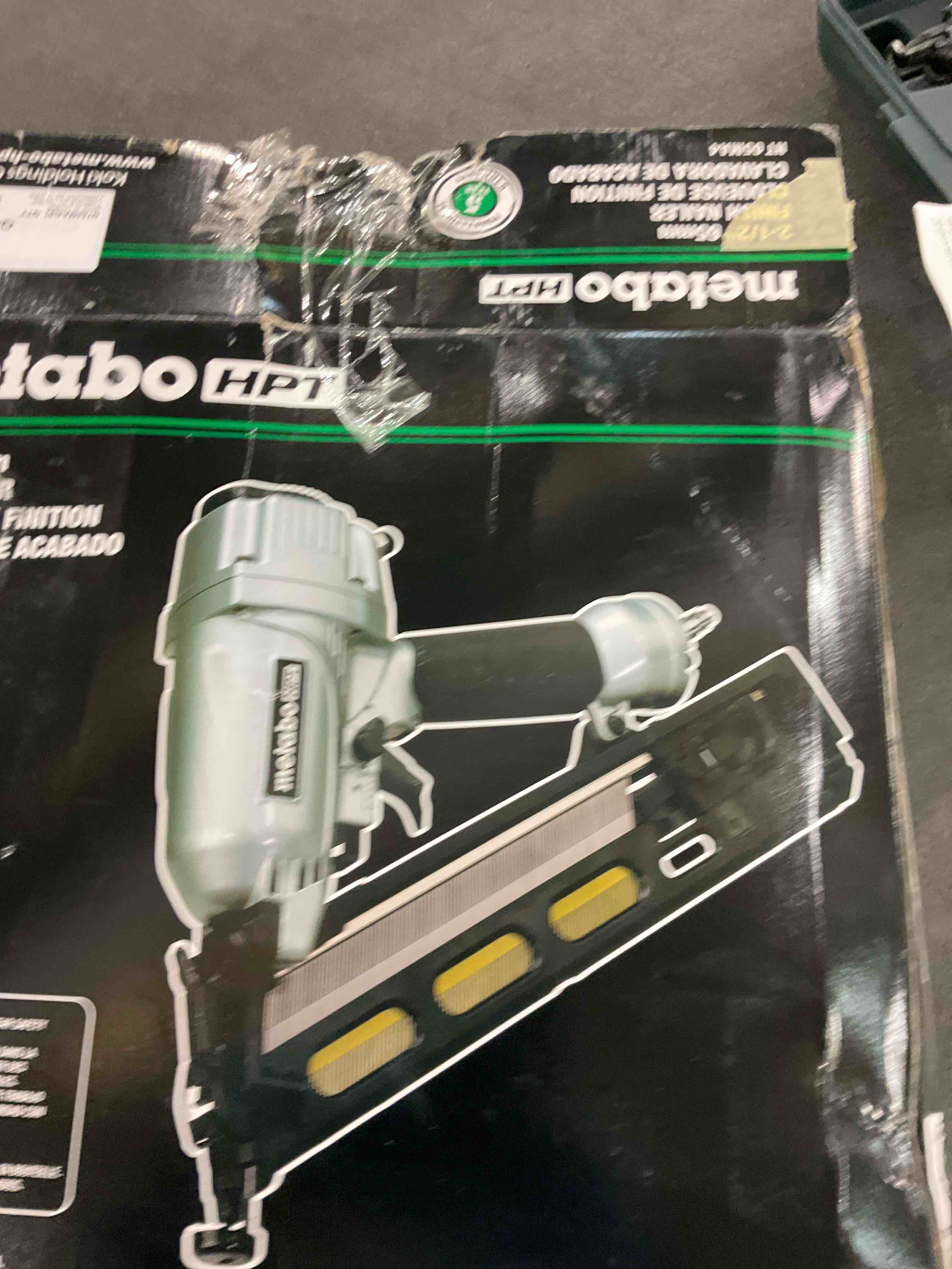 Metabo HPT Finish Nailer, 15 Gauge, Pro Preferred Brand of Pneumatic Nailers, Finish Nails 1-1/4-Inch up to 2-1/2-Inch, Integrated Air Duster, Selective Actuation Switch, 5-Year Warranty, NT65MA4