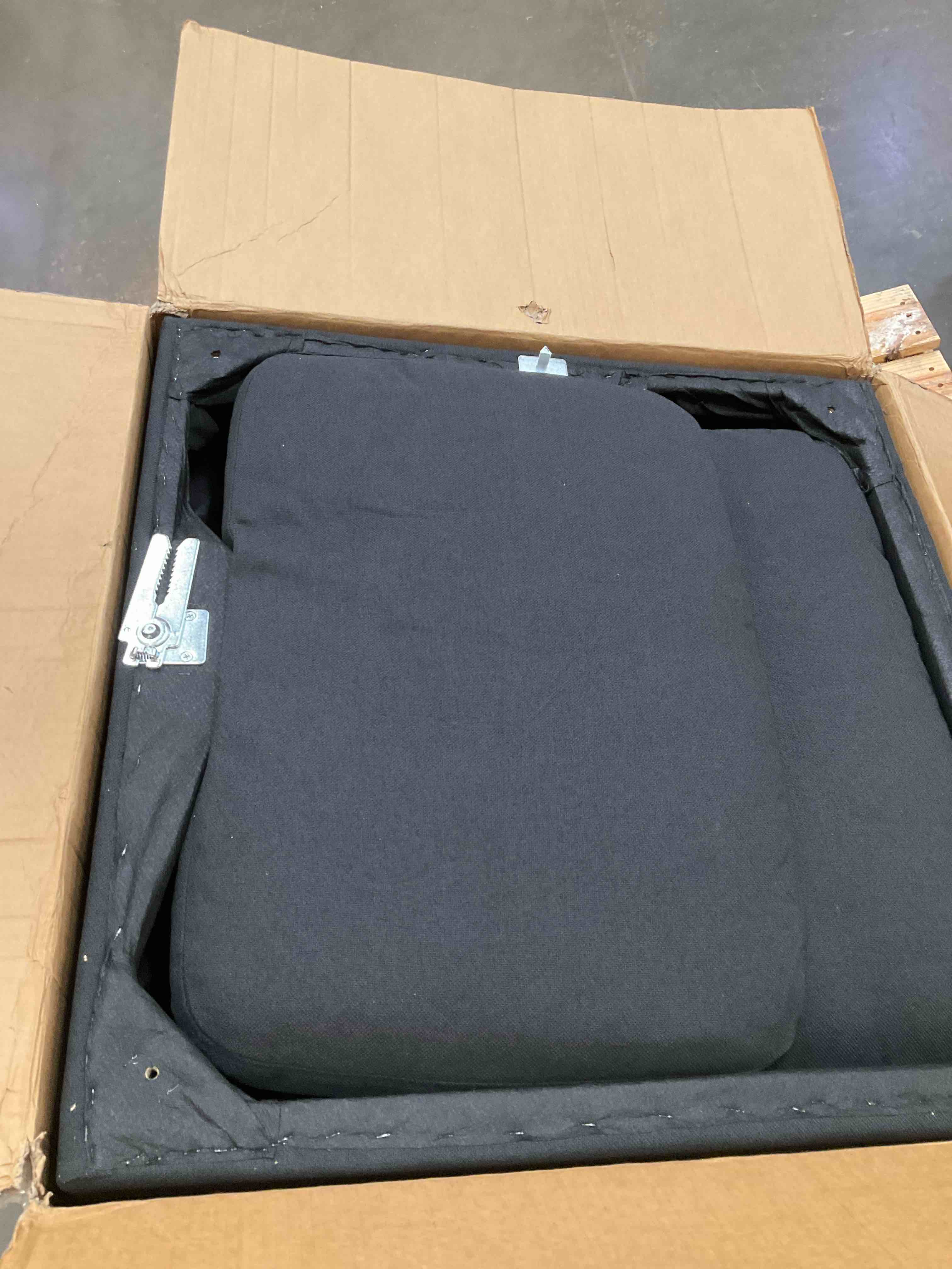 https://s3.amazonaws.com/lotting-images-prod/bidfta/BRN0321755_1732302883766.jpeg