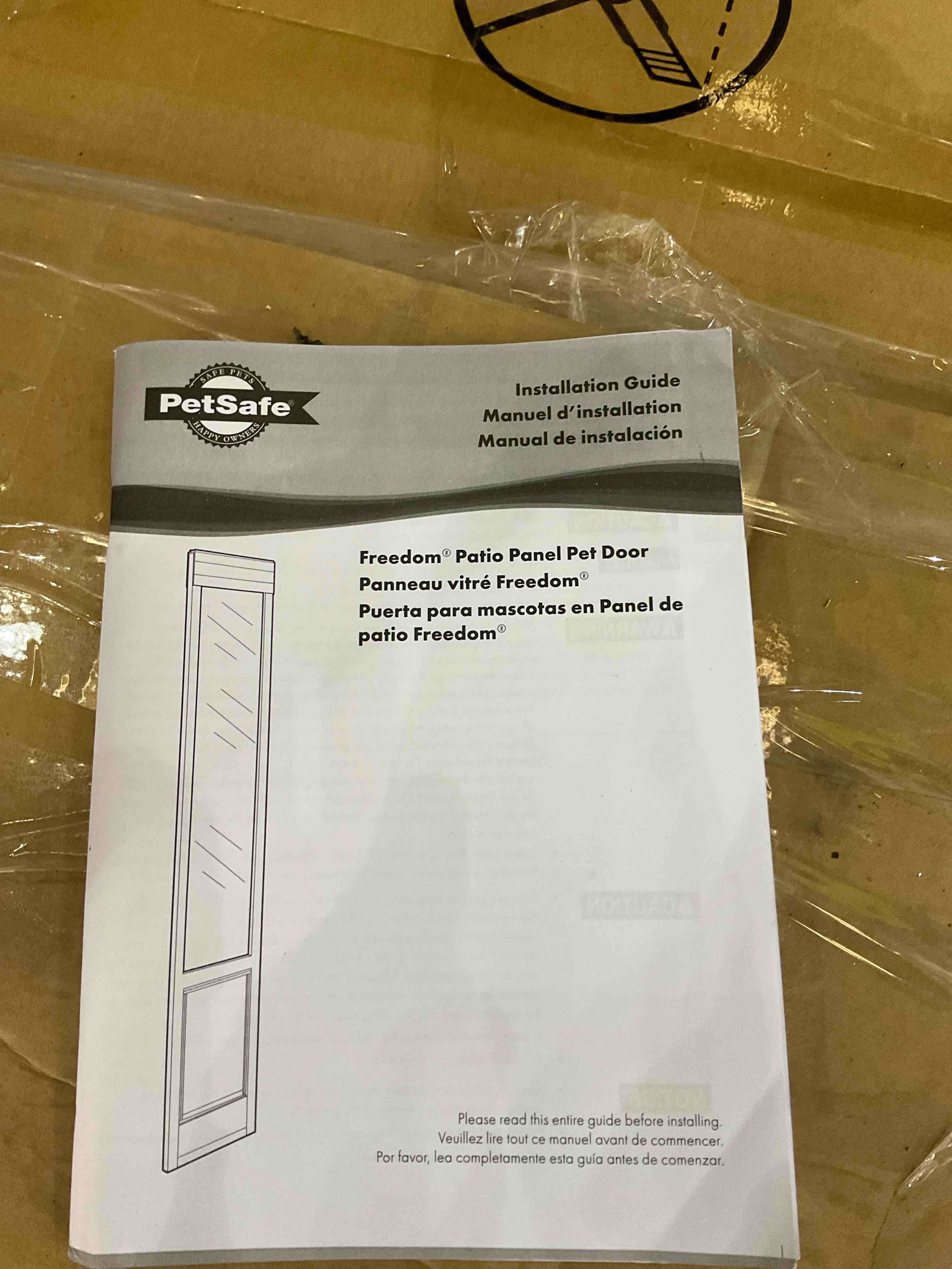 Freedom® Patio Panel Pet Door Panneau vitré Freedom® Puerta para mascotas en Panel de patio Freedom®