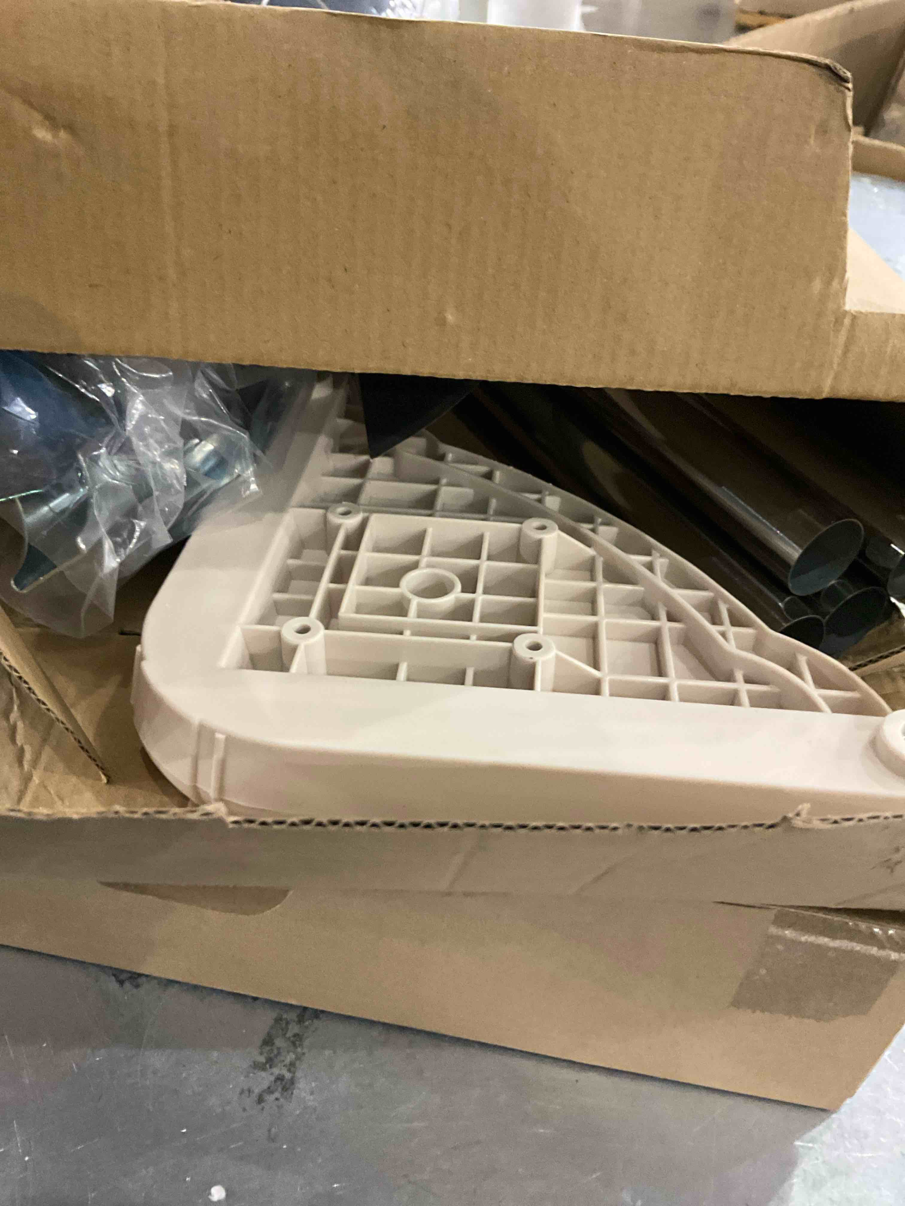 https://s3.amazonaws.com/lotting-images-prod/bidfta/BRN0324367_1737375689761.jpeg